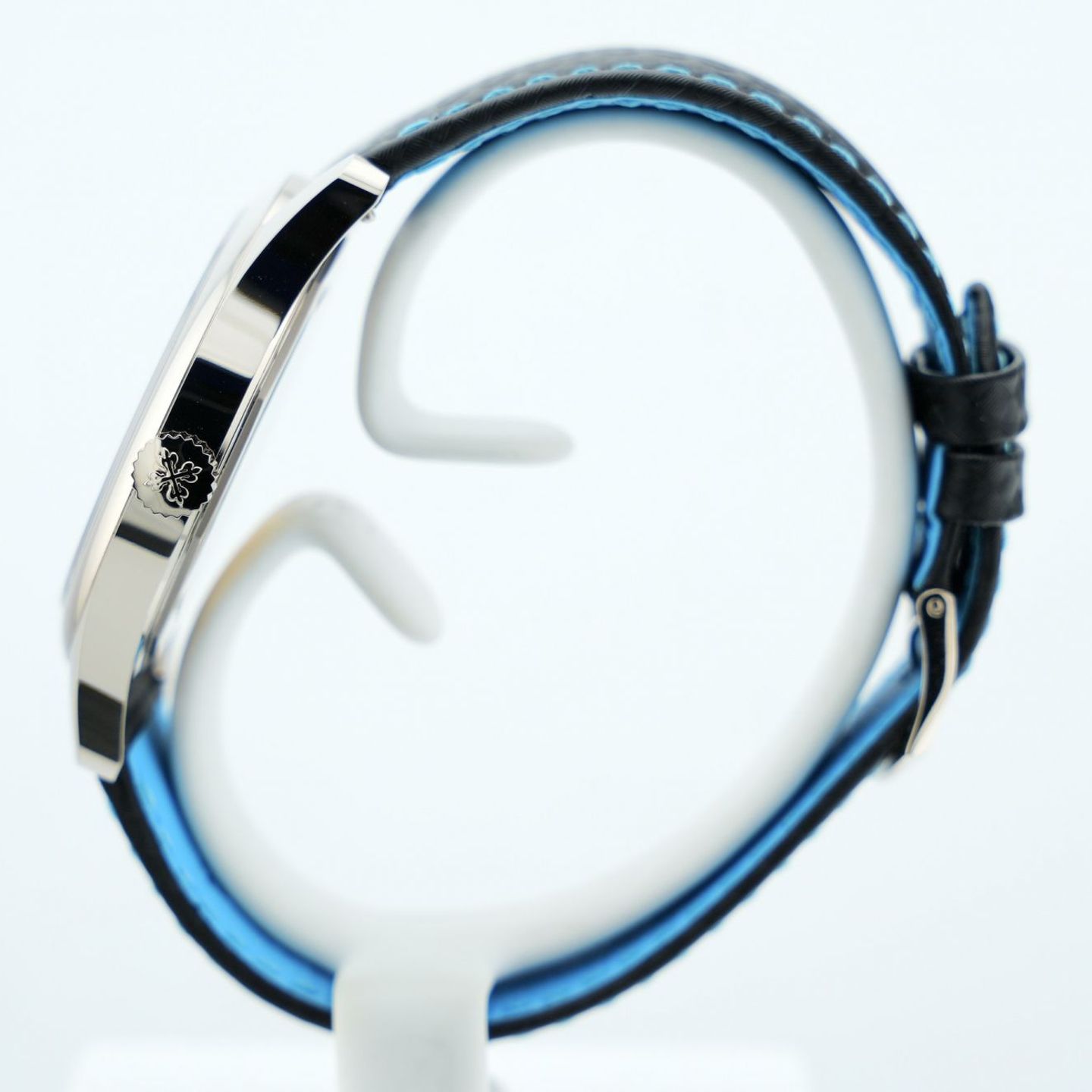 Patek Philippe Calatrava 6007G-011 (2024) - Black dial 40 mm White Gold case (3/8)