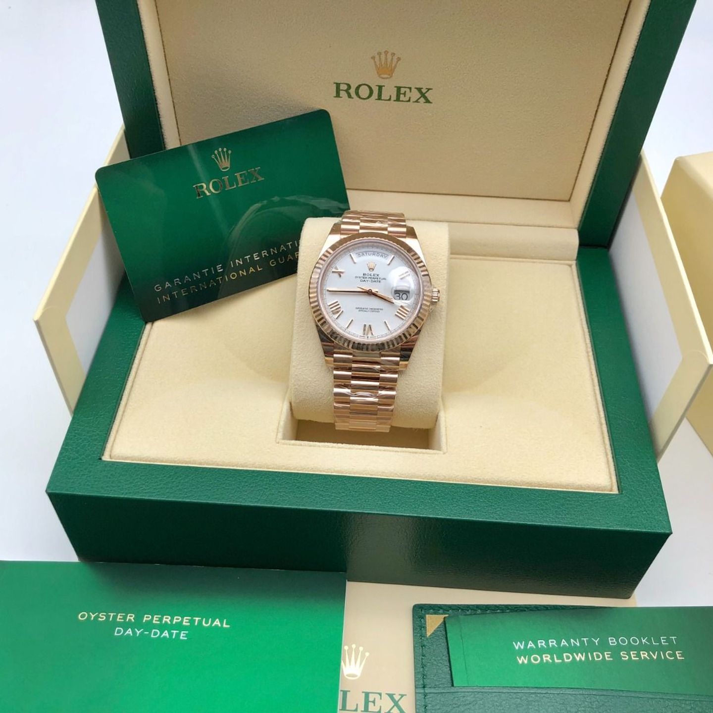 Rolex Day-Date 40 228235 (2022) - Wit wijzerplaat 40mm Roségoud (3/7)