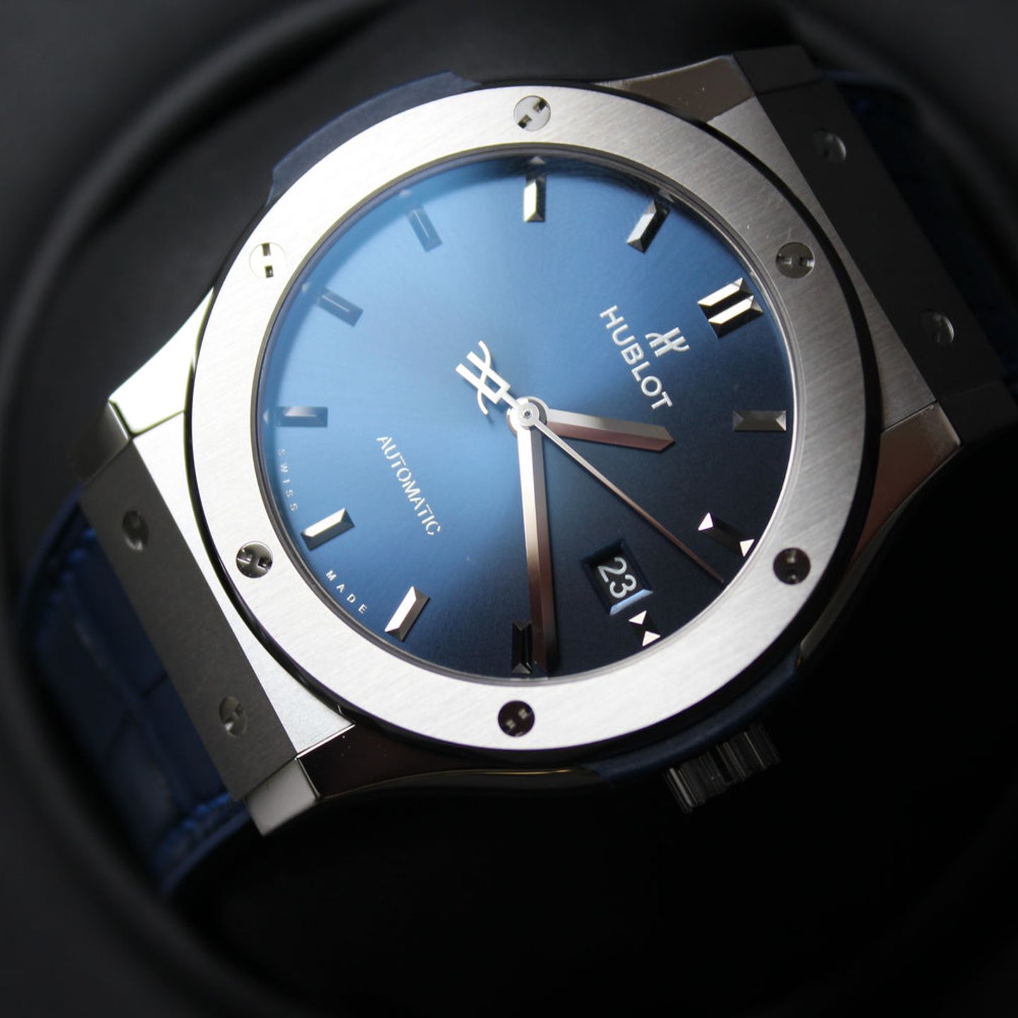 Hublot Classic Fusion Blue 542.NX.7170.LR (2026) - Blue dial 42 mm Titanium case (1/4)