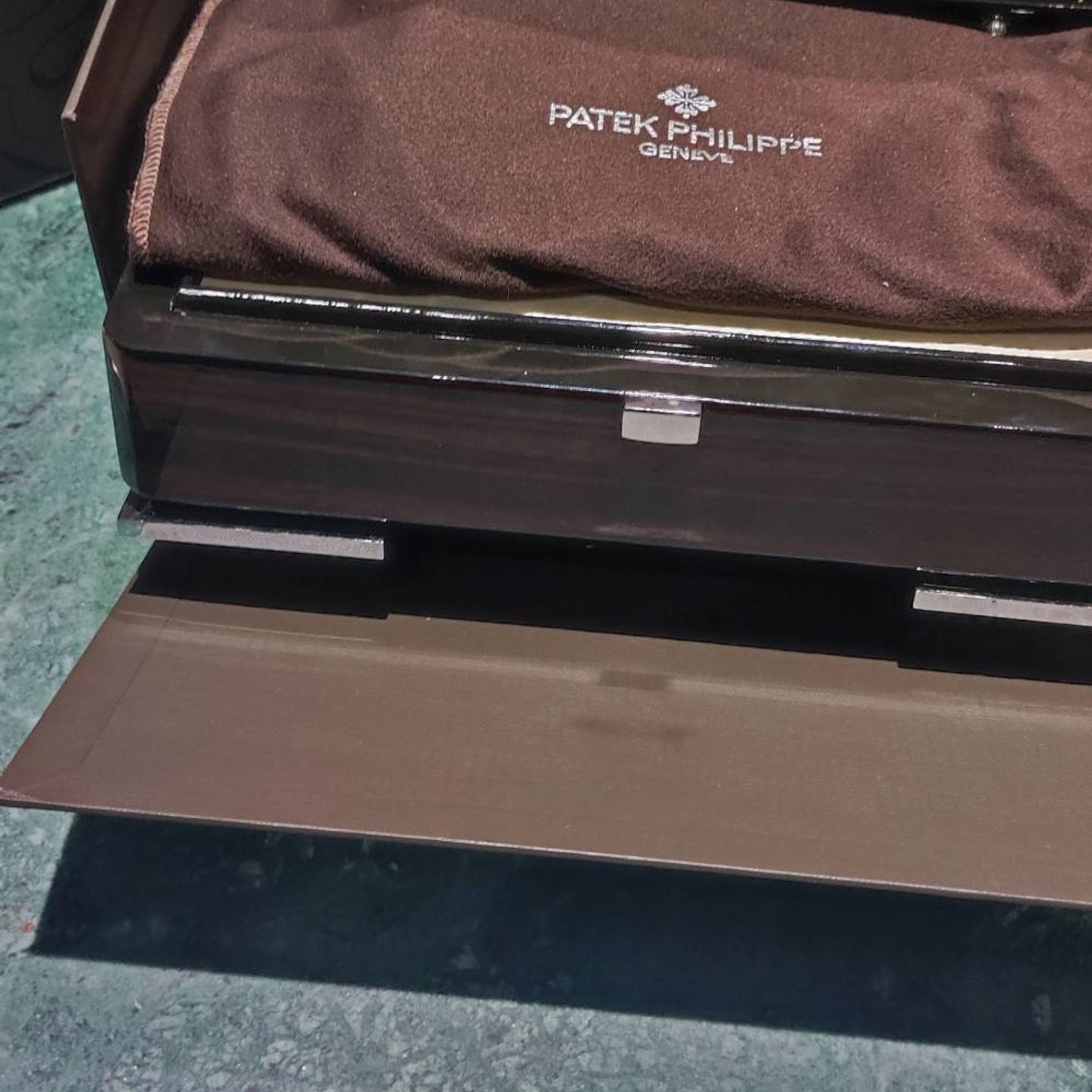 Patek Philippe Calatrava 5296G - (7/7)