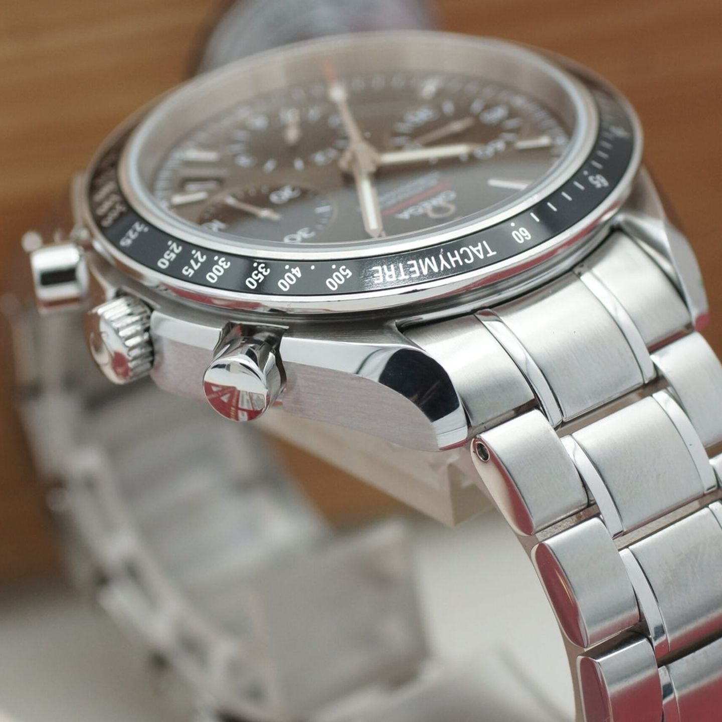 Omega Speedmaster Date 323.30.40.40.06.001 - (7/8)