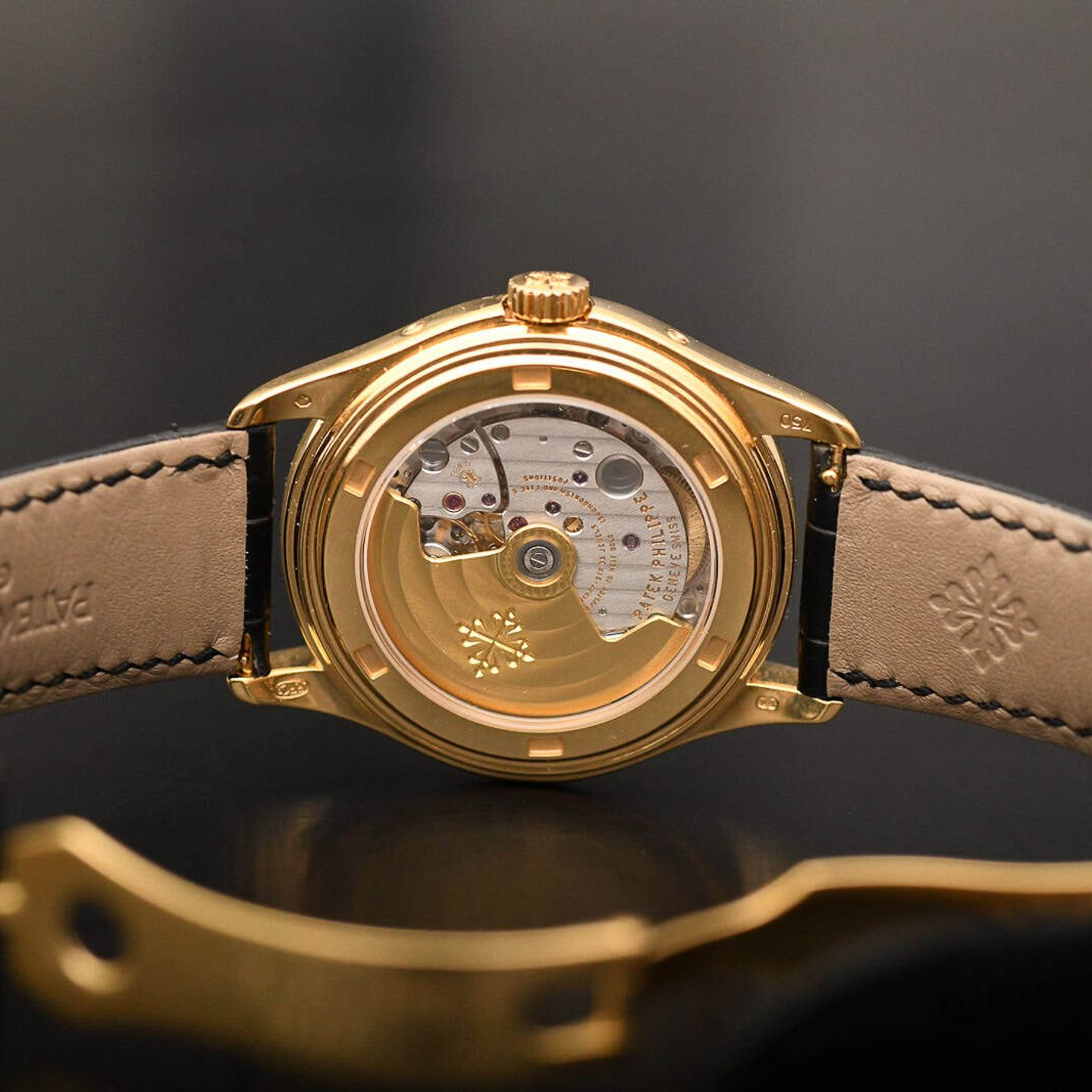 Patek Philippe Annual Calendar 5146J (2008) - Grey dial 40 mm Yellow Gold case (14/16)