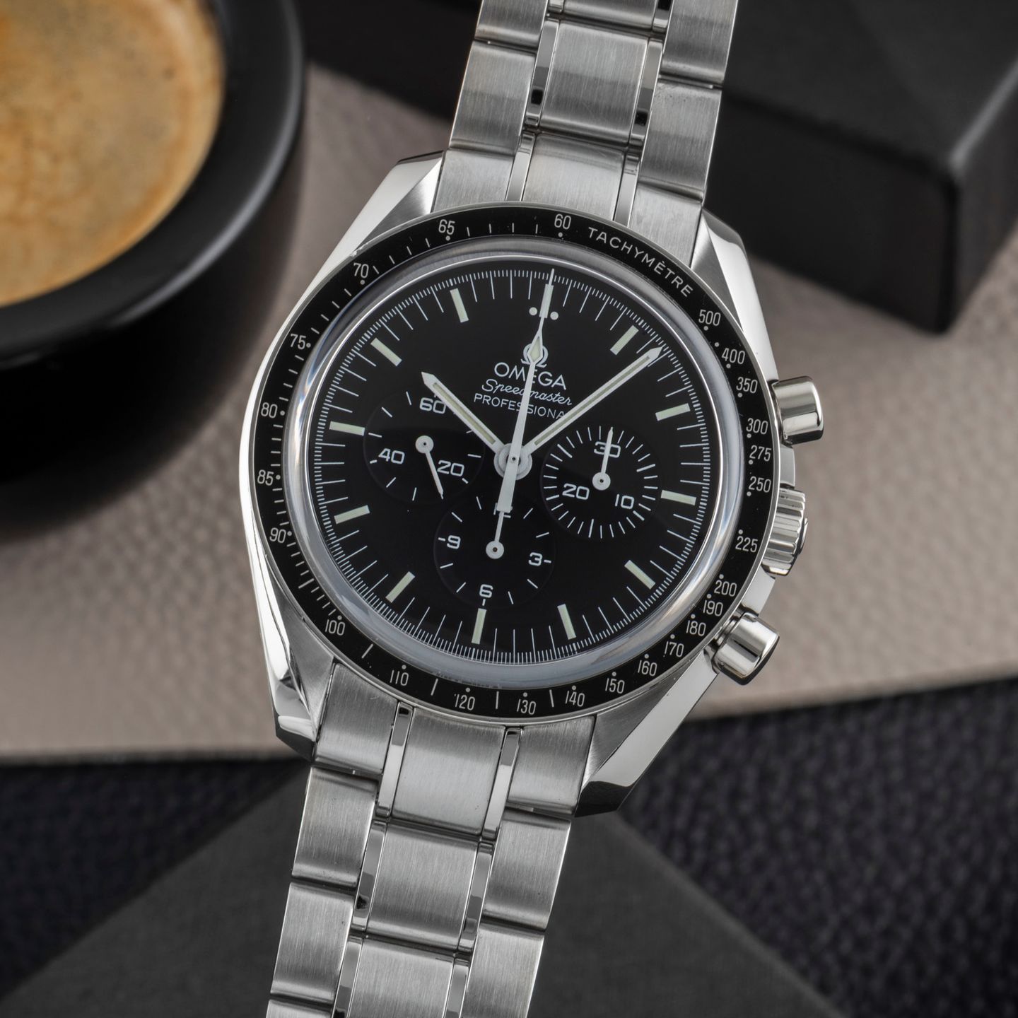 Omega Speedmaster Professional Moonwatch 311.30.42.30.01.006 (Unknown (random serial)) - Black dial 42 mm Steel case (3/8)