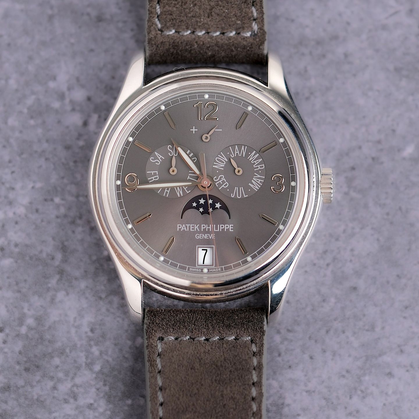 Patek Philippe Annual Calendar 5146G-010 (Onbekend (willekeurig serienummer)) - Grijs wijzerplaat 39mm Witgoud (3/8)