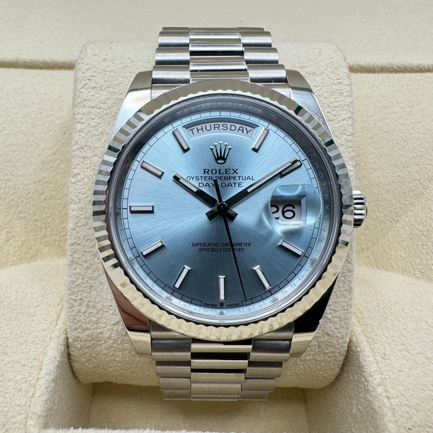 Rolex Day-Date 40 228236 (2024) - Blue dial 40 mm Platinum case (2/8)