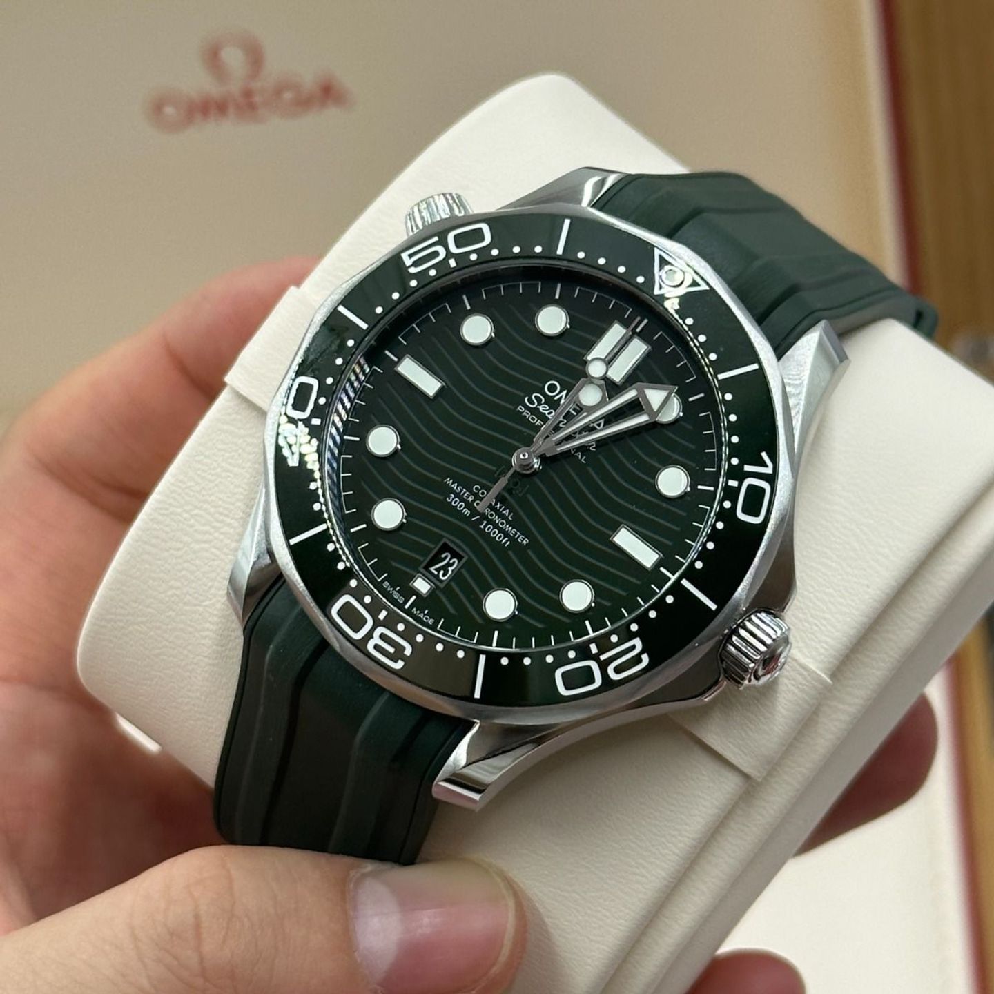 Omega Seamaster Diver 300 M 210.32.42.20.10.001 (2023) - Green dial 42 mm Steel case (7/8)