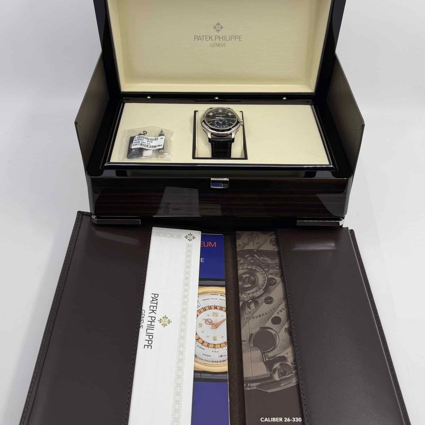 Patek Philippe Annual Calendar 5205G-013 - (3/8)