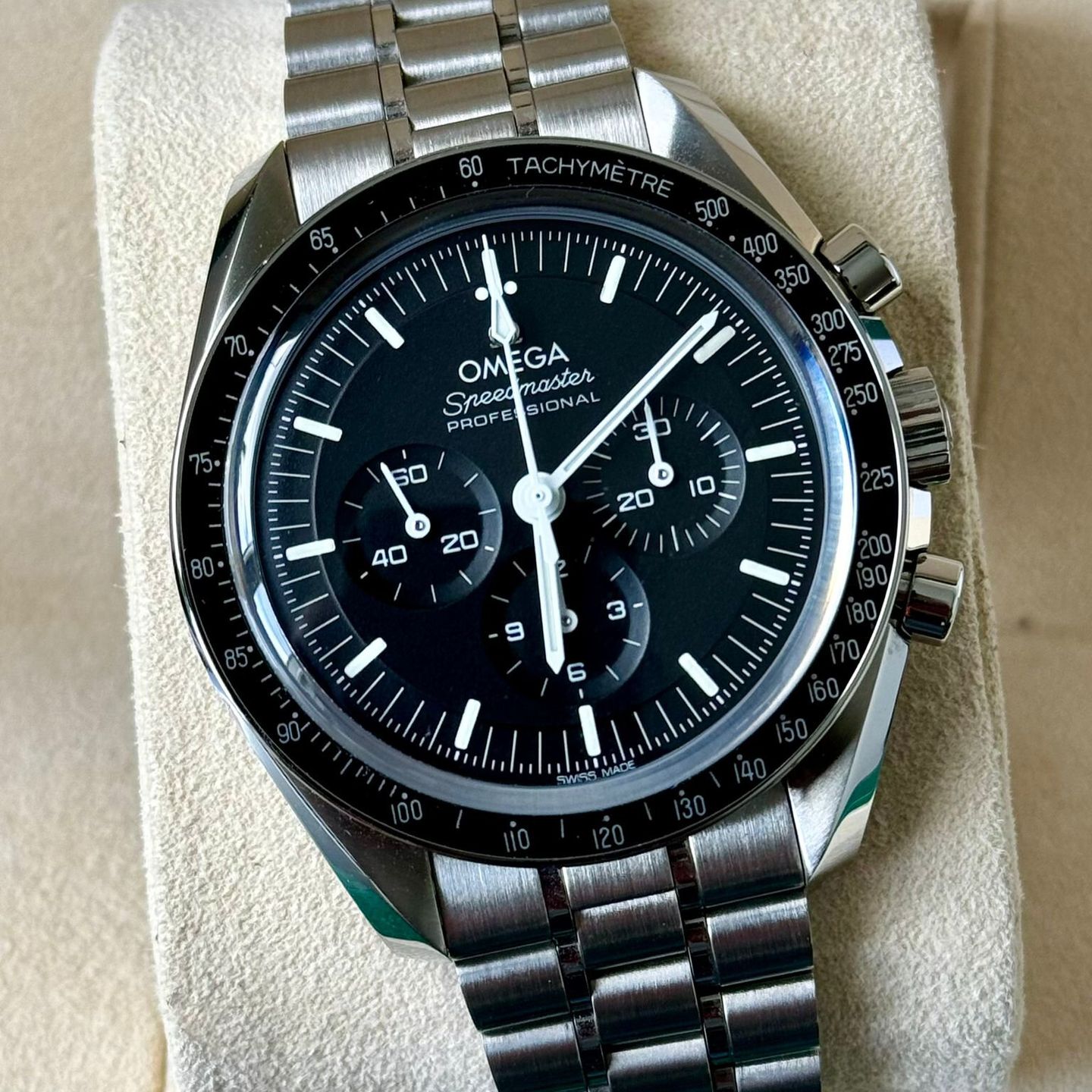 Omega Speedmaster Professional Moonwatch 310.30.42.50.01.002 (2024) - Zwart wijzerplaat 42mm Staal (1/7)