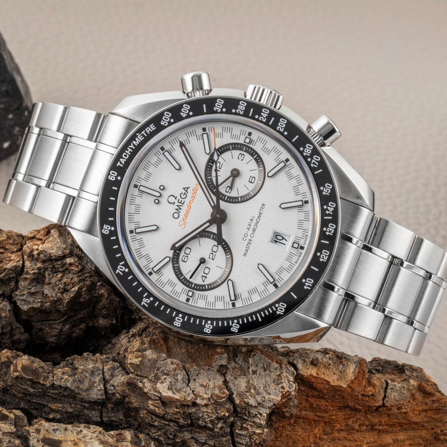 Omega Speedmaster Racing 329.30.44.51.04.001 - (2/8)