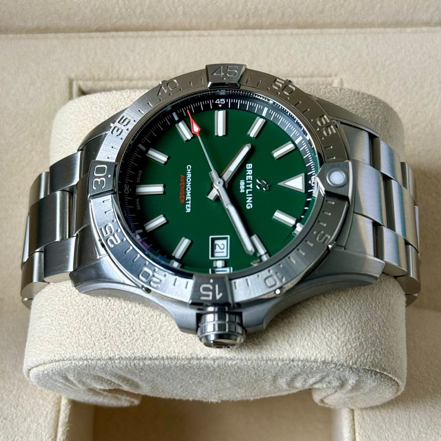 Breitling Avenger A17328101L1A1 (2024) - Groen wijzerplaat 42mm Staal (5/7)