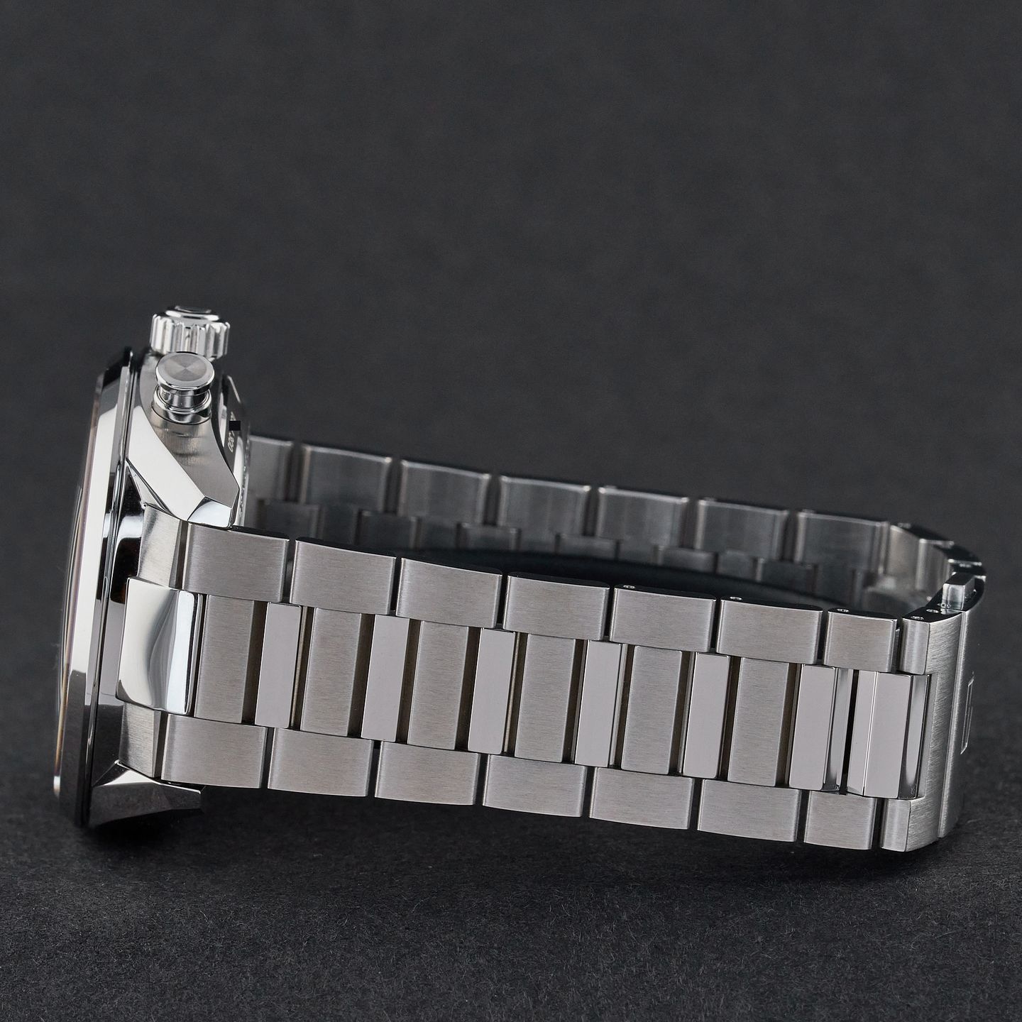 TAG Heuer Carrera CBN2019.BA0642 (2022) - Black dial 42 mm Steel case (5/8)