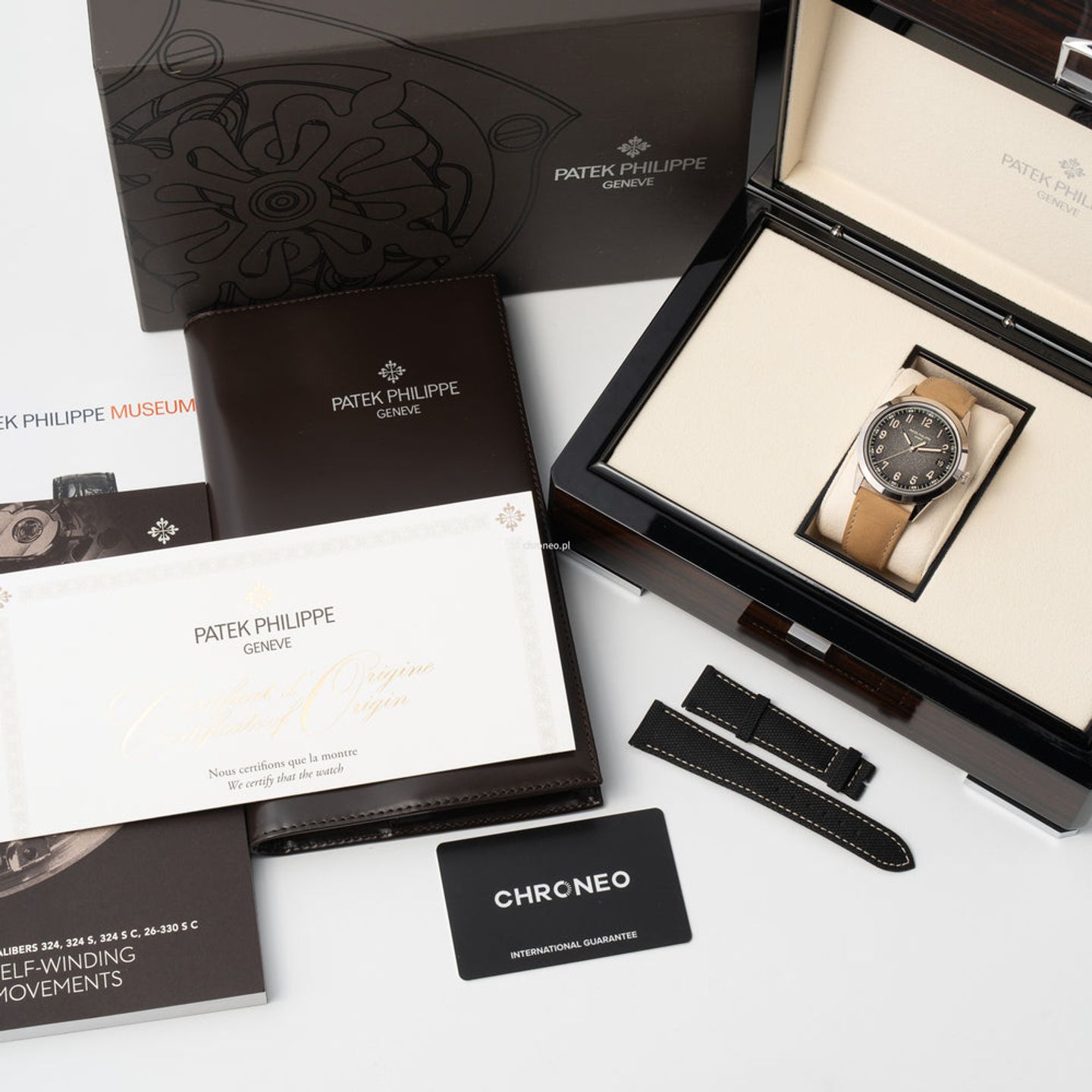 Patek Philippe Calatrava 5226G-001 (2022) - Grey dial 40 mm White Gold case (8/8)