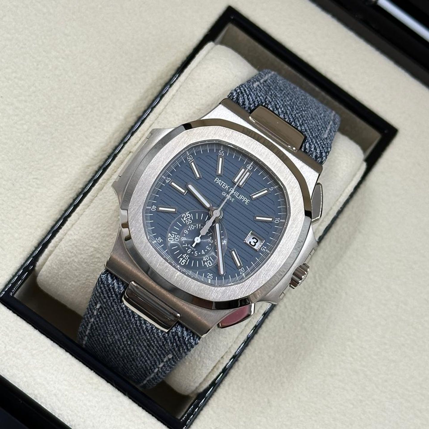 Patek Philippe Nautilus 5980/60G-001 (2025) - 41mm Witgoud (7/10)
