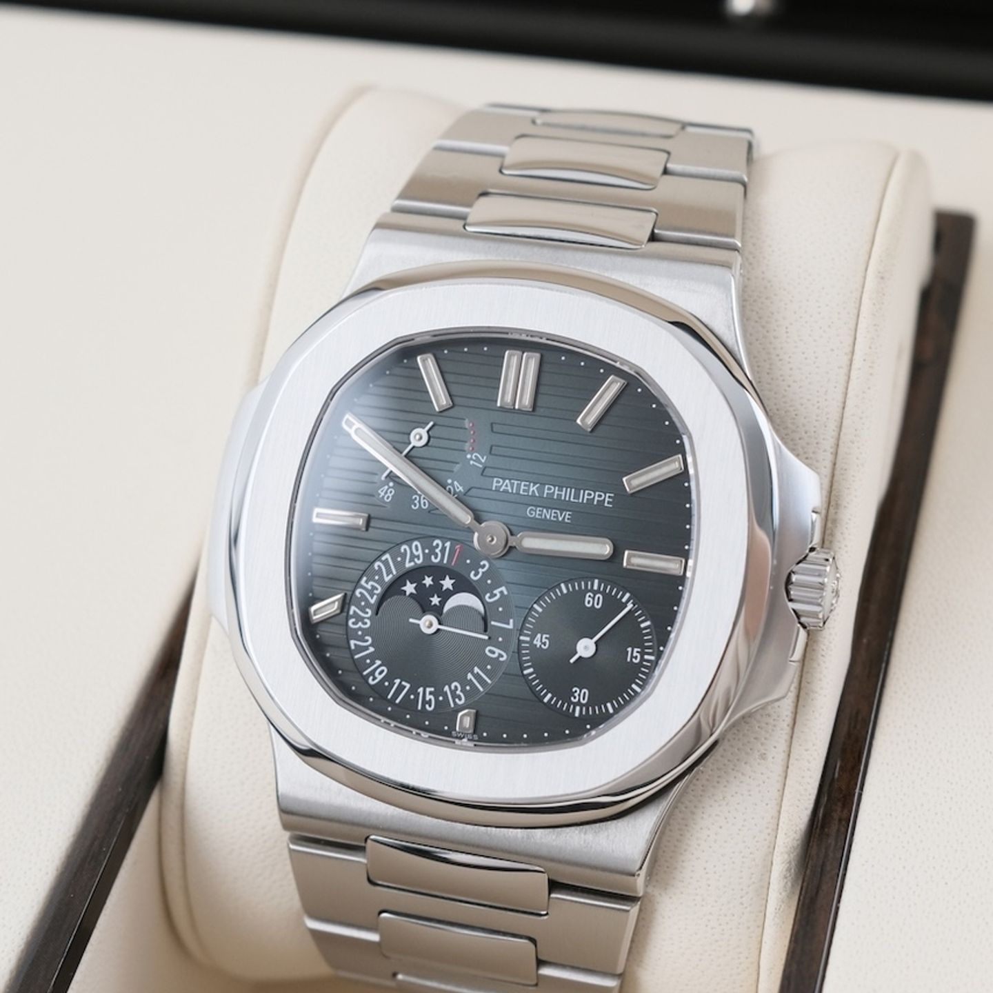 Patek Philippe Nautilus 5712/1A-001 (2011) - Blue dial 40 mm Steel case (3/8)