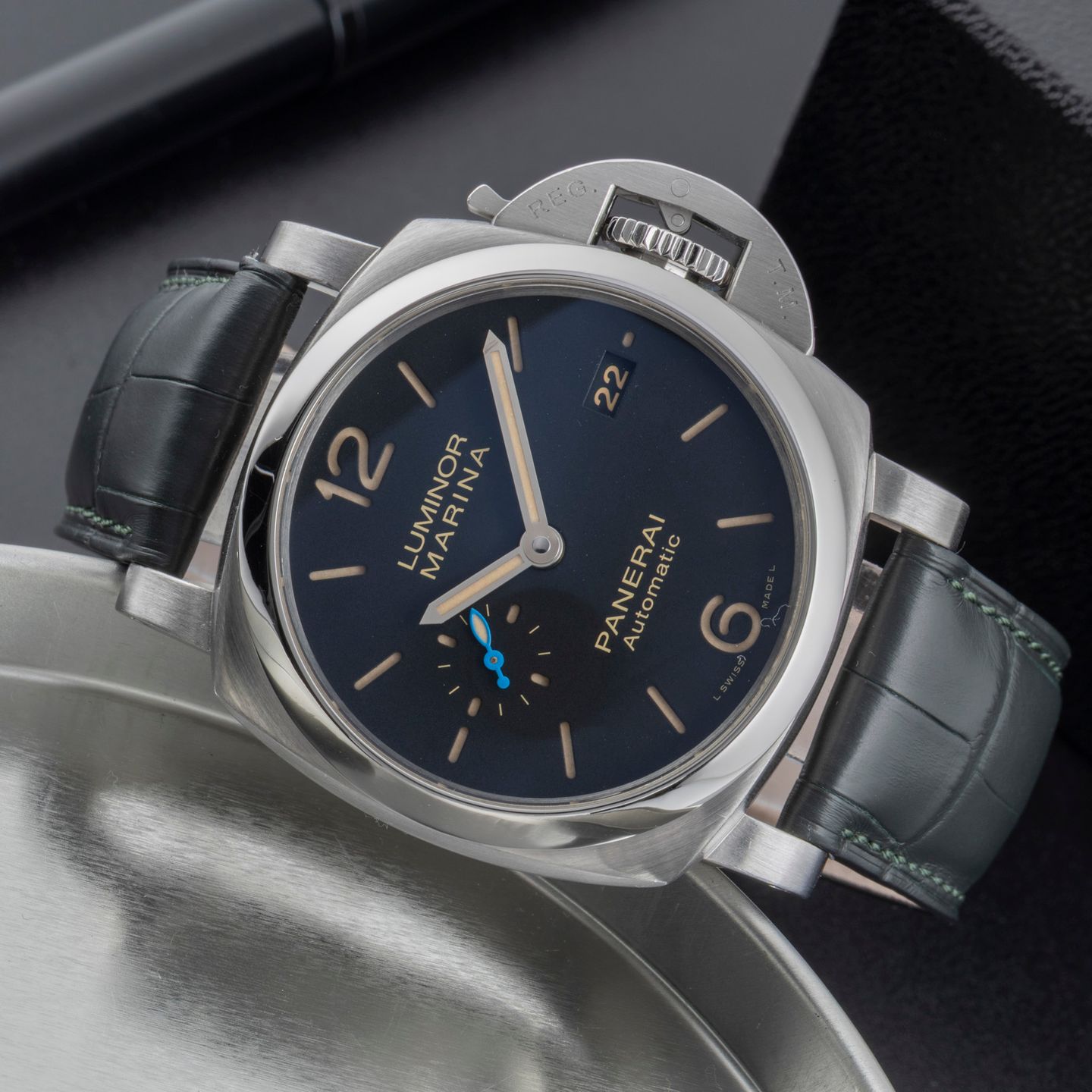 Panerai Luminor Marina 1950 3 Days Automatic PAM01392 (Unknown (random serial)) - Black dial 42 mm Steel case (2/8)