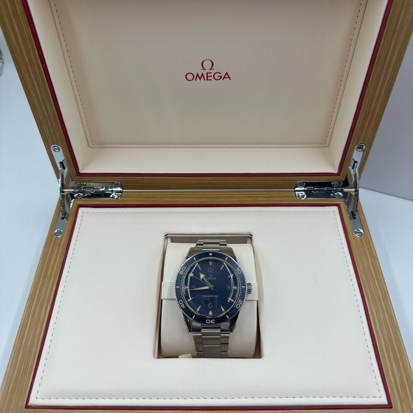 Omega Seamaster 300 234.30.41.21.03.001 (2024) - Blauw wijzerplaat 41mm Staal (4/8)