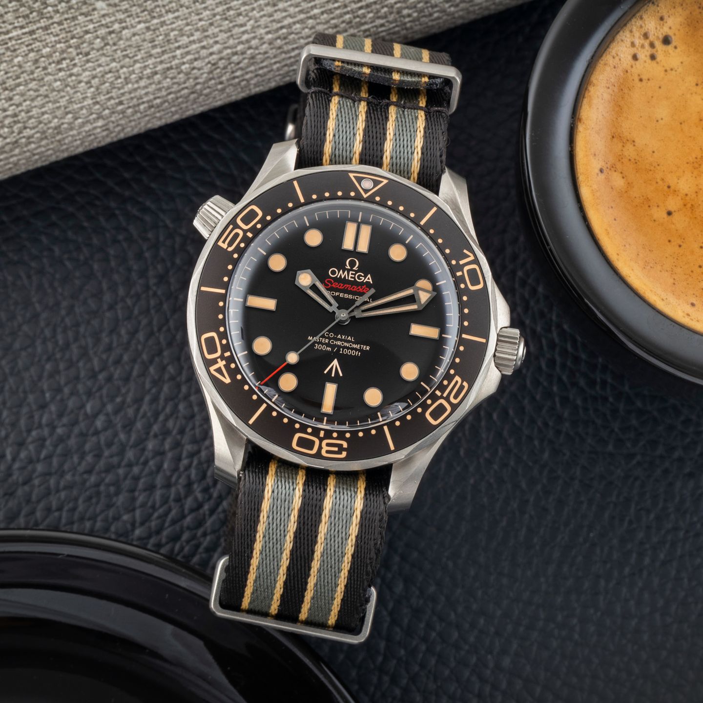 Omega Seamaster Diver 300 M 210.92.42.20.01.001 (Unknown (random serial)) - Brown dial 42 mm Titanium case (1/8)