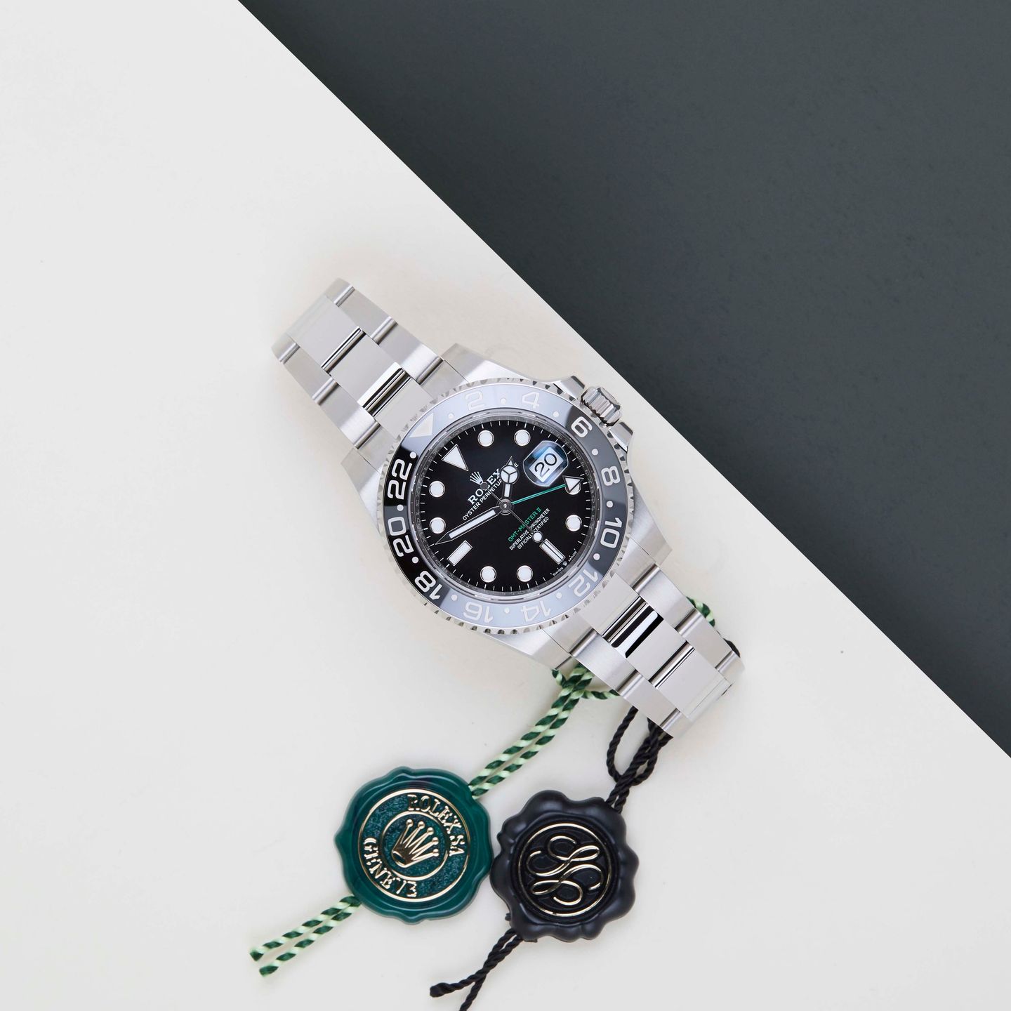 Rolex GMT-Master II 126710GRNR (2025) - Black dial 40 mm Steel case (2/8)