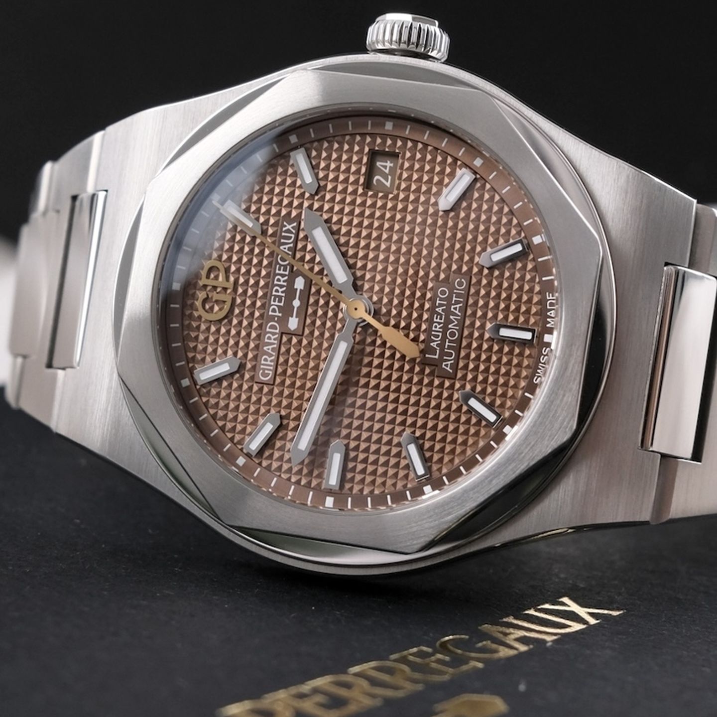 Girard-Perregaux Laureato 81005-11-3154-1CM - (1/8)