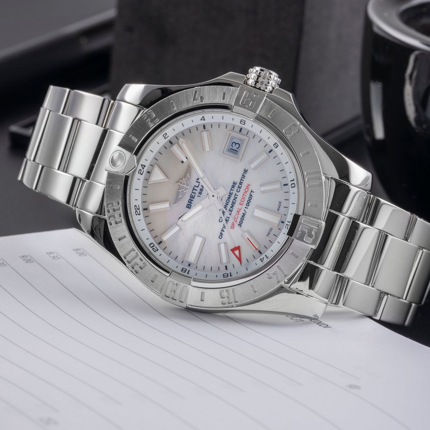 Breitling Avenger II GMT A32390 (2019) - Silver dial 43 mm Steel case (2/8)