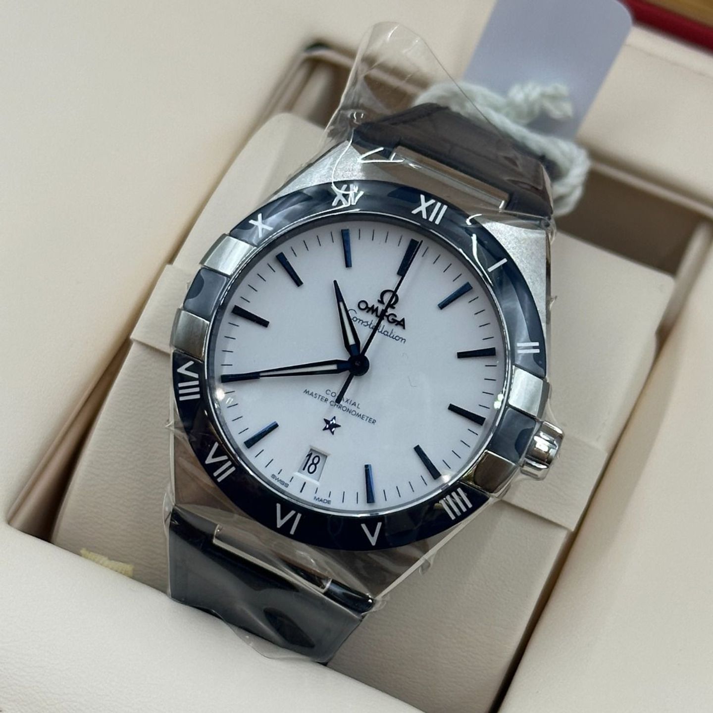 Omega Constellation 131.33.41.21.04.001 (2024) - White dial 41 mm Steel case (8/8)