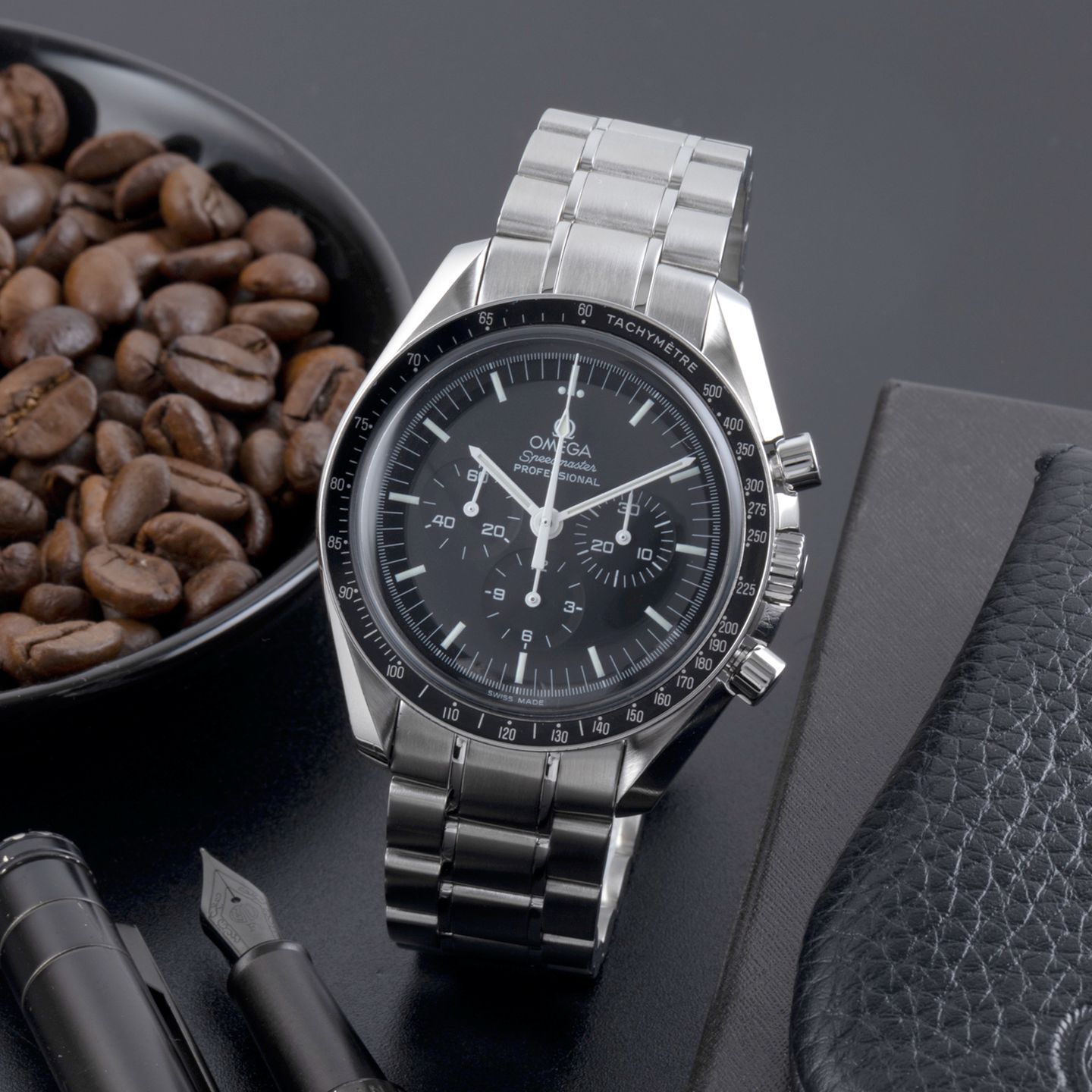 Omega Speedmaster Professional Moonwatch 3570.50.00 (Unknown (random serial)) - Black dial 42 mm Steel case (1/8)