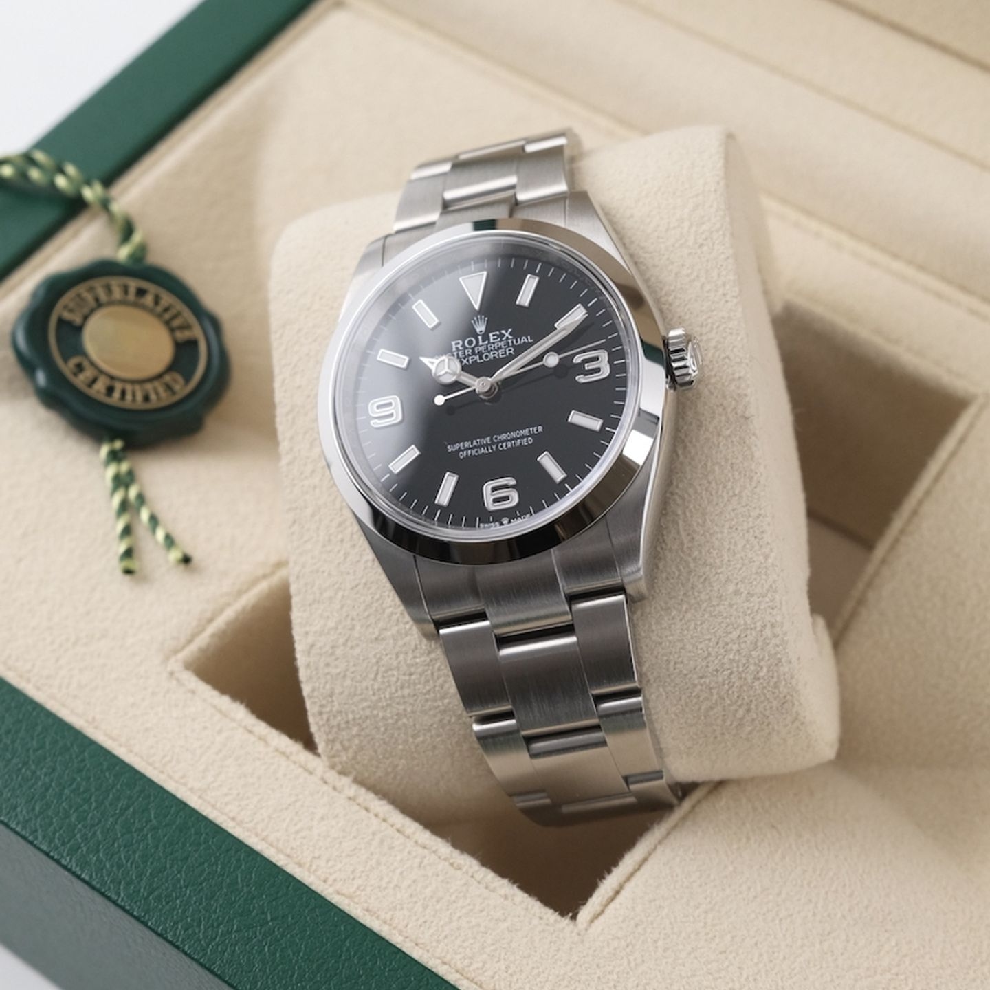 Rolex Explorer 124270 (2024) - Black dial 36 mm Steel case (3/8)