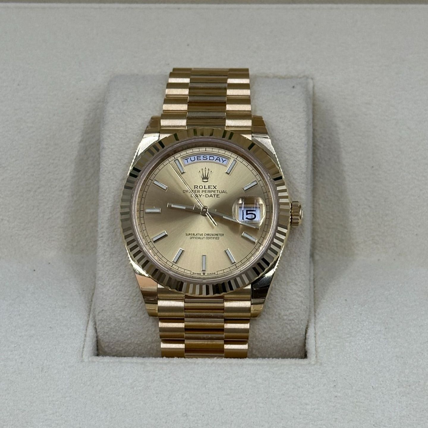 Rolex Day-Date 40 228238 (2024) - Champagne wijzerplaat 40mm Geelgoud (5/8)