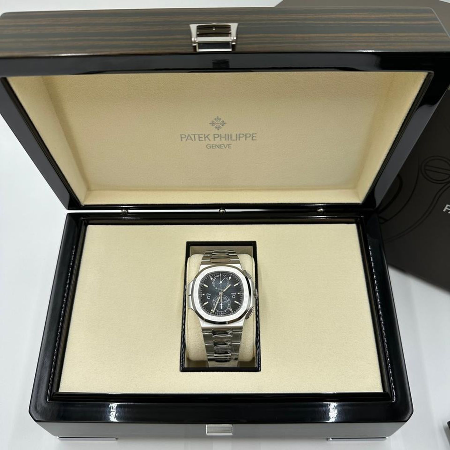 Patek Philippe Nautilus 5990/1A-011 - (3/10)