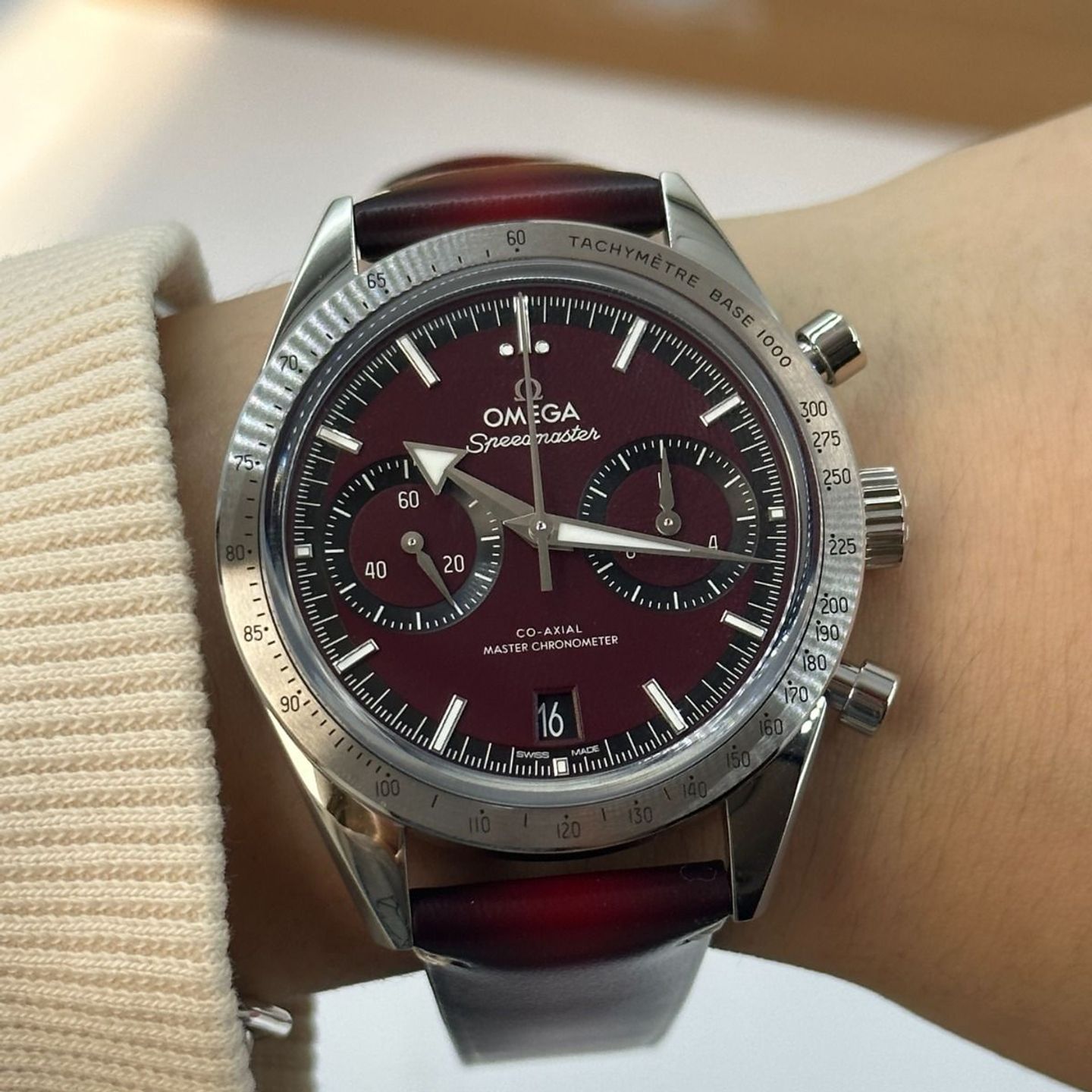 Omega Speedmaster '57 332.12.41.51.11.001 (2024) - Red dial 40 mm Steel case (8/8)