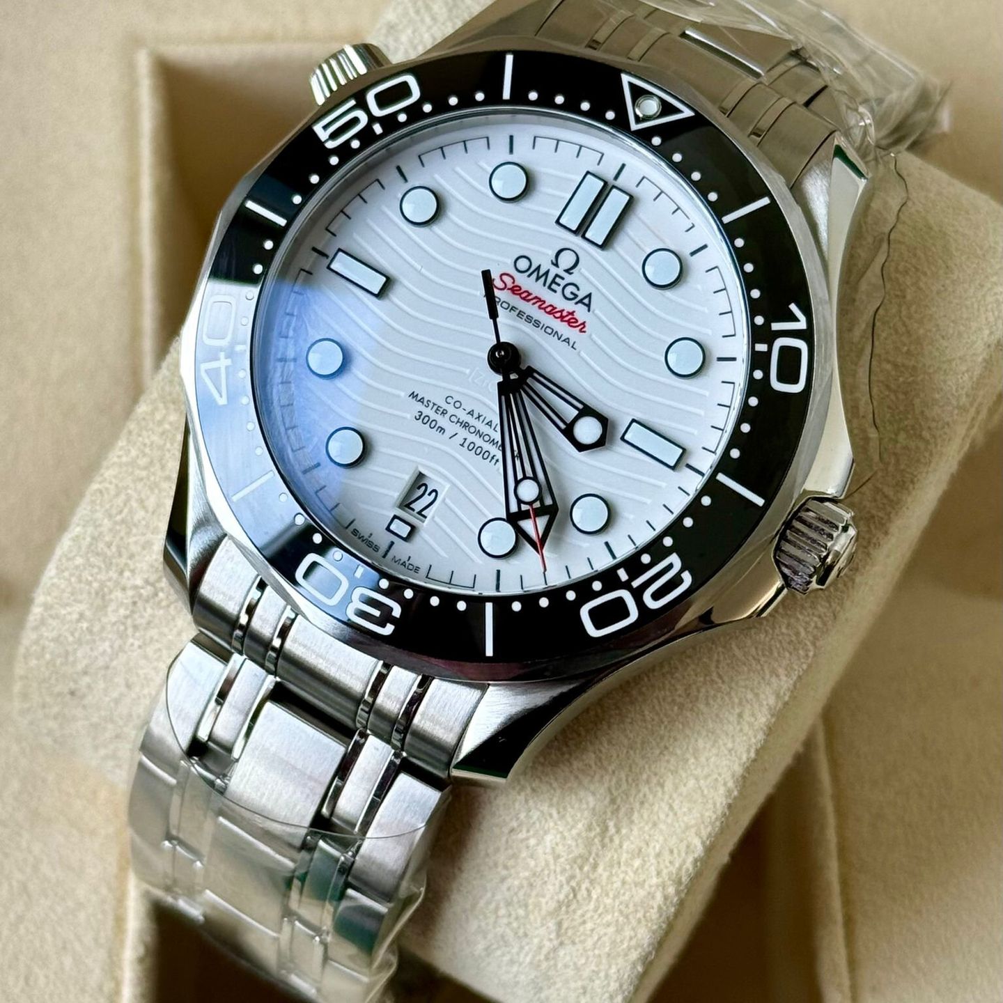 Omega Seamaster Diver 300 M 210.30.42.20.04.001 (2024) - Wit wijzerplaat 42mm Staal (3/7)