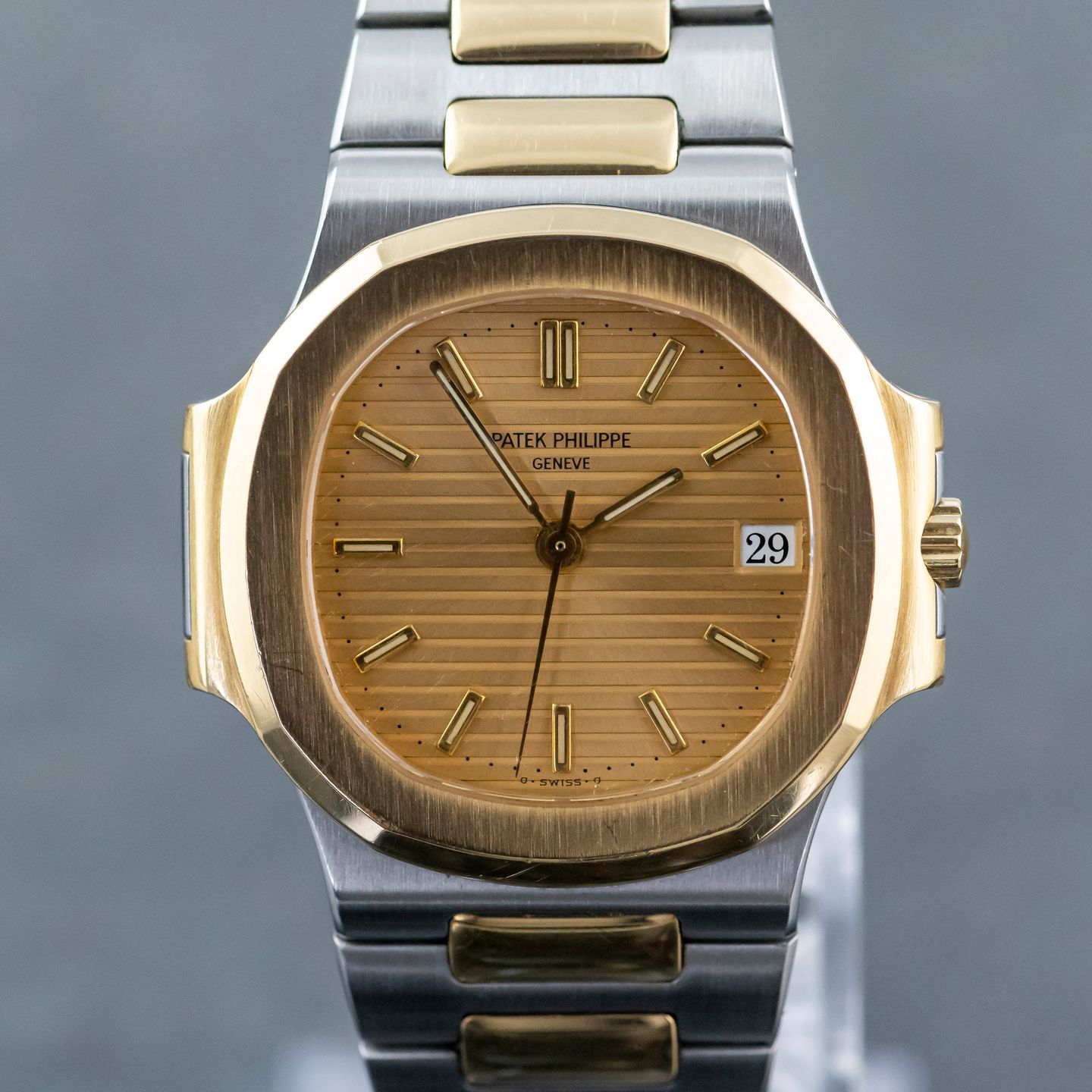 Patek Philippe Nautilus 3800/1JA (1991) - Champagne wijzerplaat 37mm Goud/Staal (6/8)