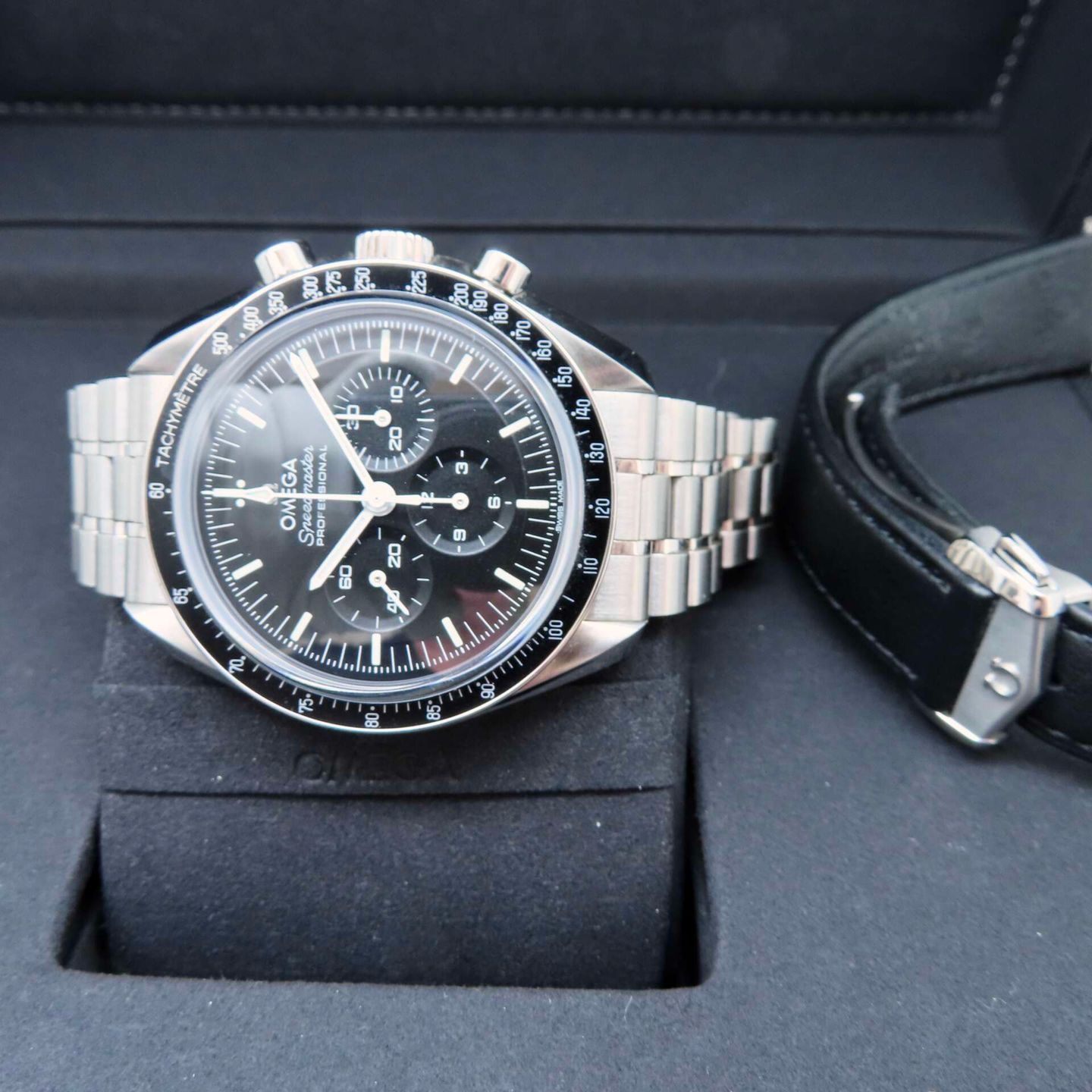 Omega Speedmaster Professional Moonwatch 310.30.42.50.01.002 (2022) - Zwart wijzerplaat 42mm Staal (2/8)