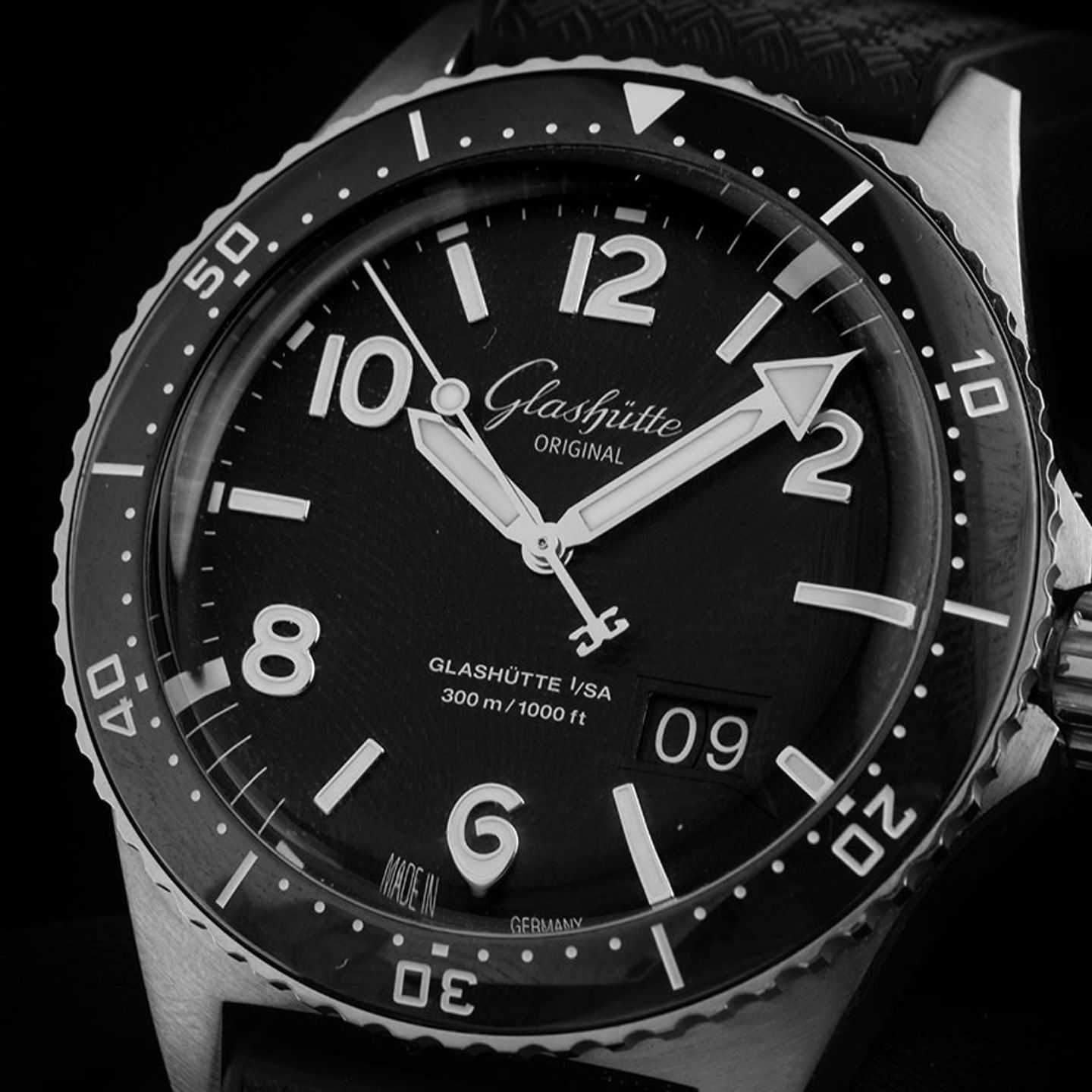 Glashütte Original SeaQ Panorama Date 1-36-13-01-80-33 (2025) - Zwart wijzerplaat 43mm Staal (3/7)