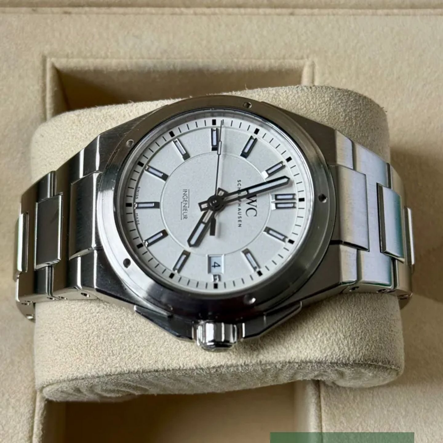 IWC Ingenieur Automatic IW323904 (2013) - Silver dial 40 mm Steel case (4/7)