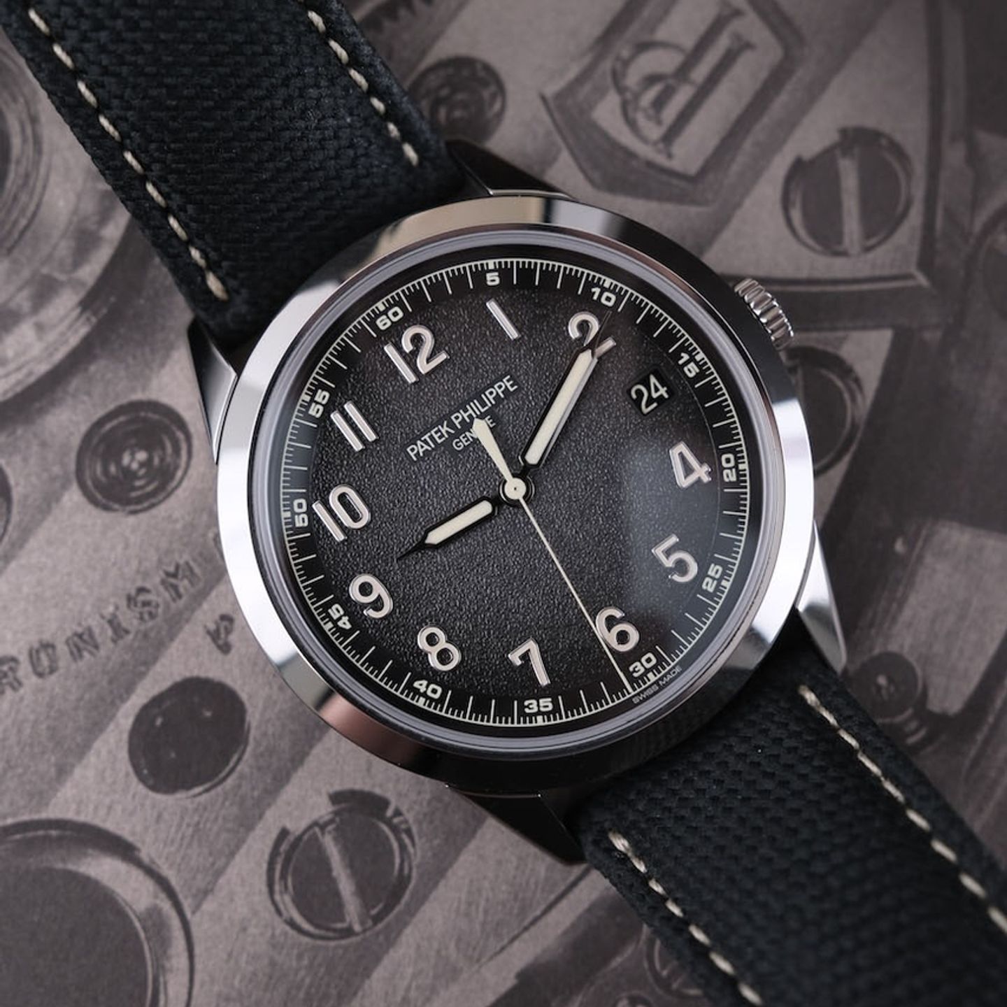 Patek Philippe Calatrava 5226G-001 (2024) - Grey dial 40 mm White Gold case (1/8)