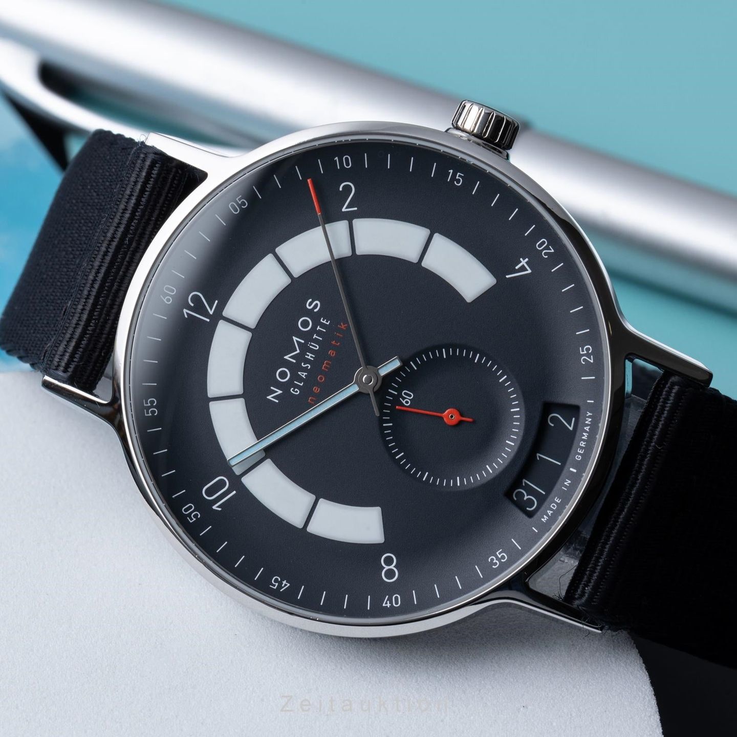 NOMOS Autobahn 1302 - (2/8)
