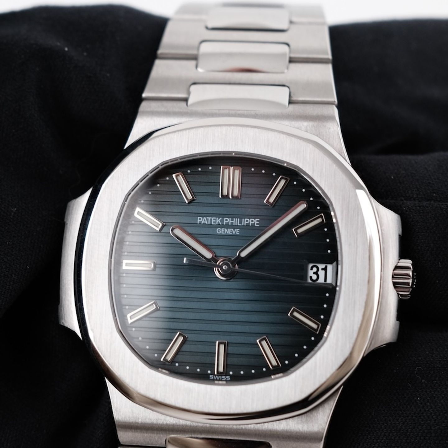 Patek Philippe Nautilus 5800/1A-001 (2007) - Blue dial 38 mm Steel case (1/8)