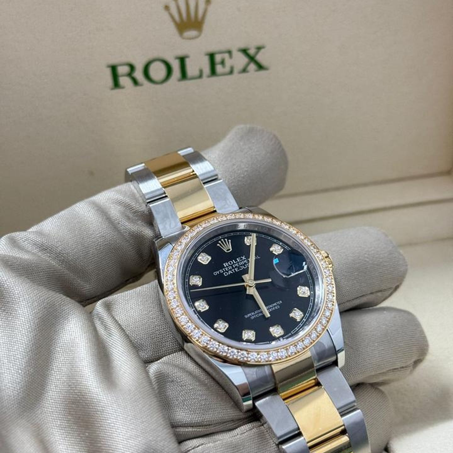 Rolex Datejust 126283RBR (2025) - 44mm Goud/Staal (7/10)