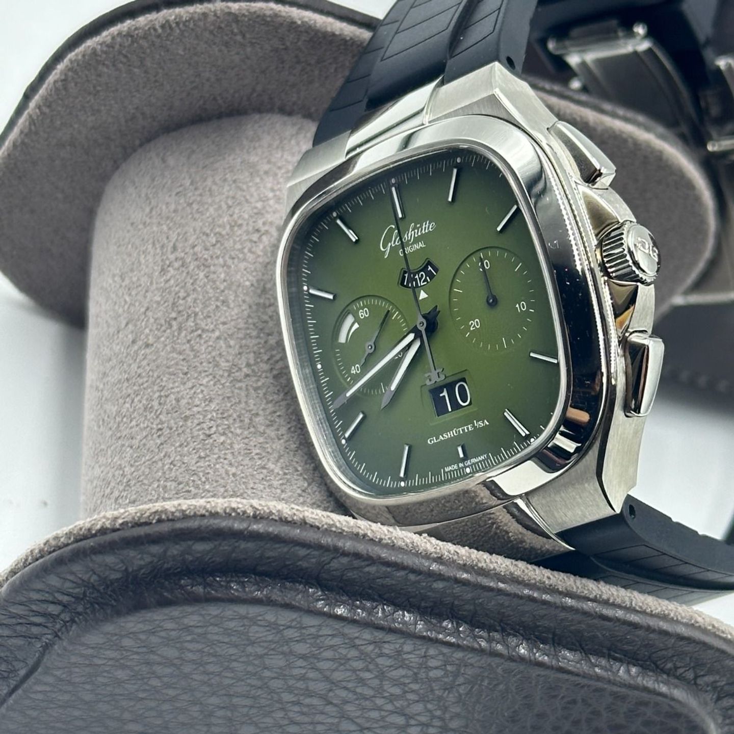 Glashütte Original Seventies Chronograph Panorama Date 1-37-02-09-02-63 (2024) - Green dial 40 mm Steel case (6/8)