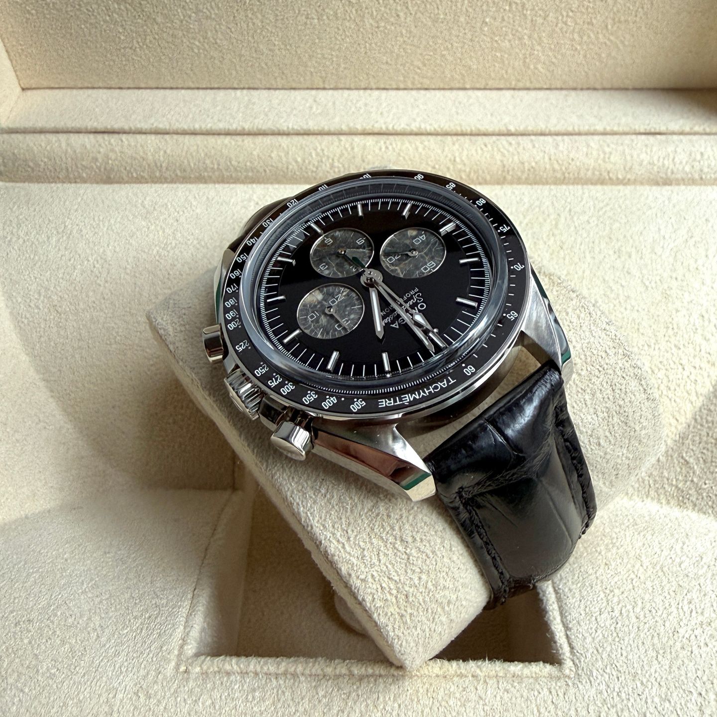 Omega Speedmaster Professional Moonwatch 311.93.42.30.99.001 (2023) - Black dial 42 mm Platinum case (10/14)