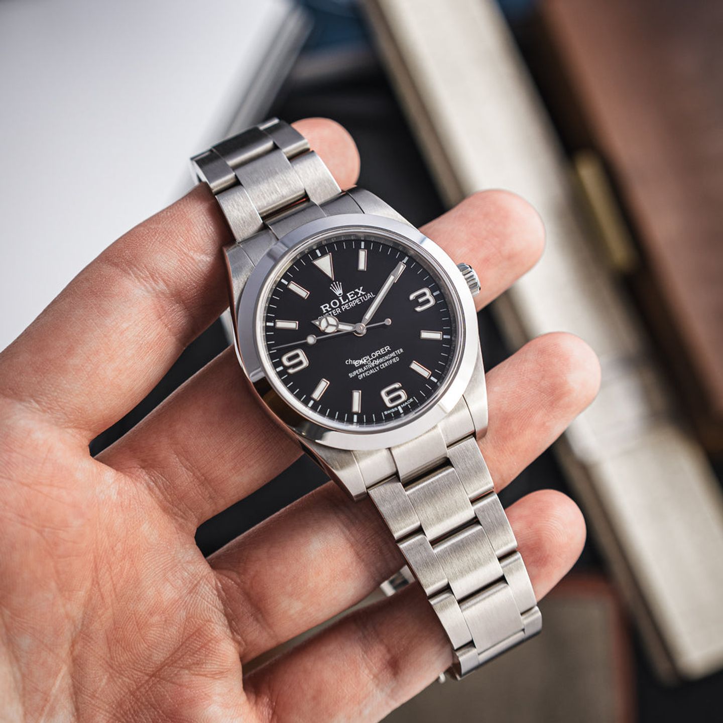 Rolex Explorer 214270 (2017) - Black dial 39 mm Steel case (3/8)