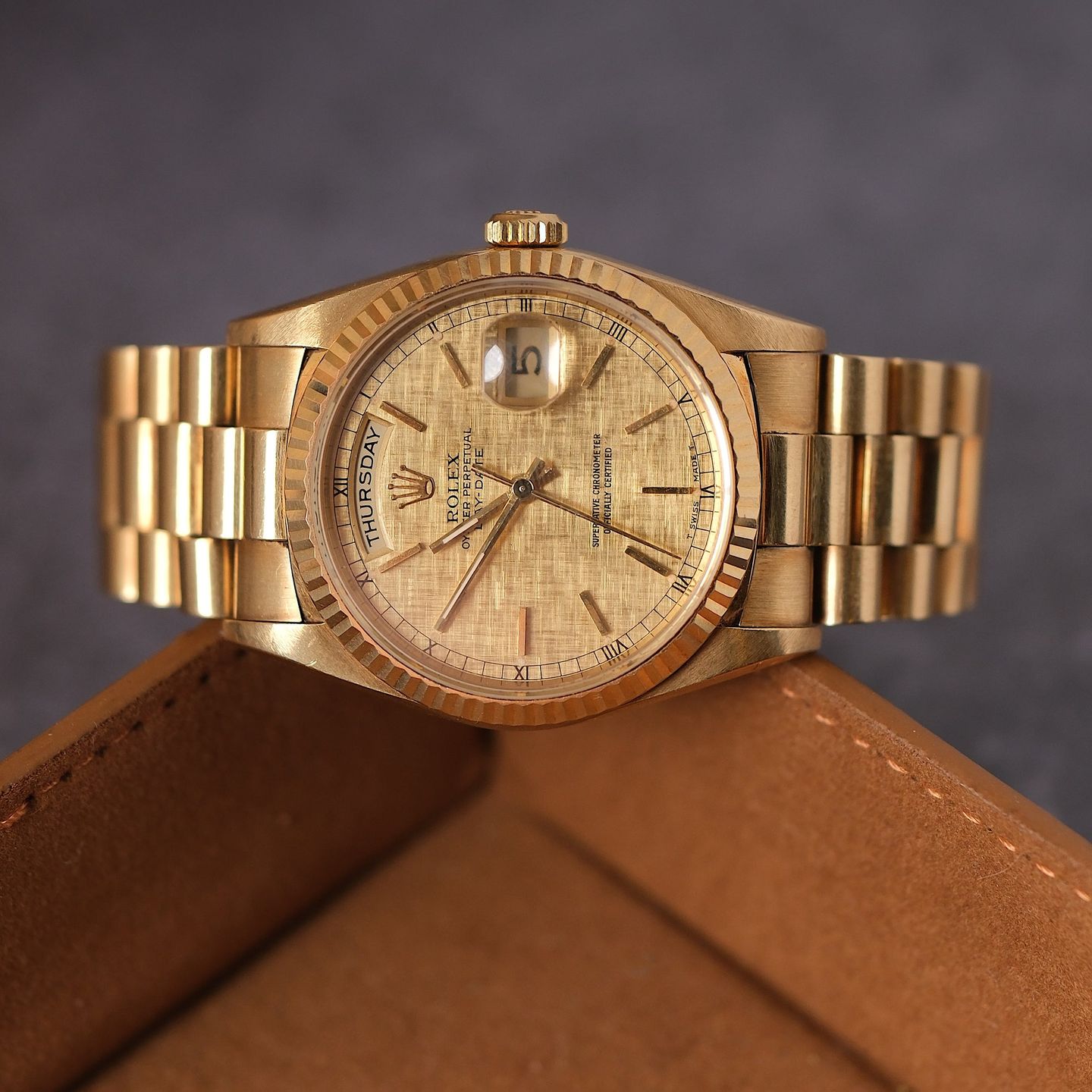 Rolex Day-Date 36 18238 (1993) - Champagne dial 36 mm Yellow Gold case (1/8)