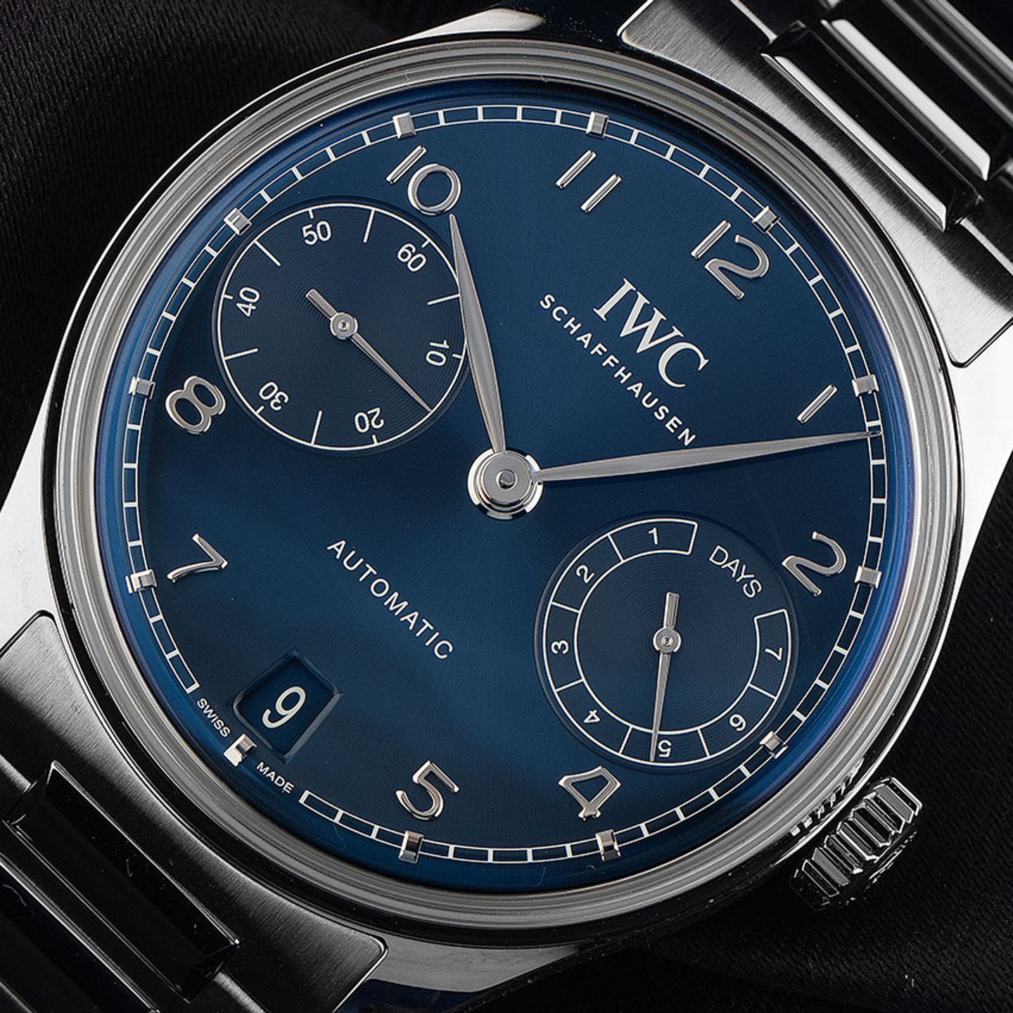 IWC Portuguese Automatic IW501704 (2025) - Blauw wijzerplaat 42mm Staal (3/7)