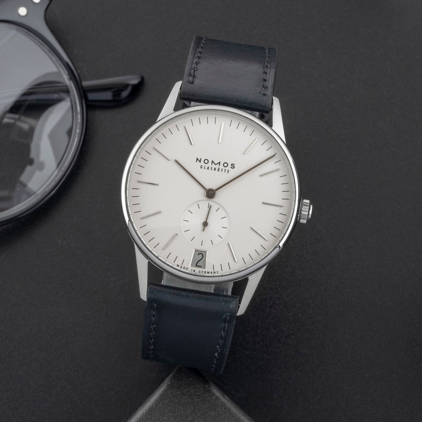 NOMOS Orion Datum 381 (2022) - Wit wijzerplaat 38mm Staal (1/8)