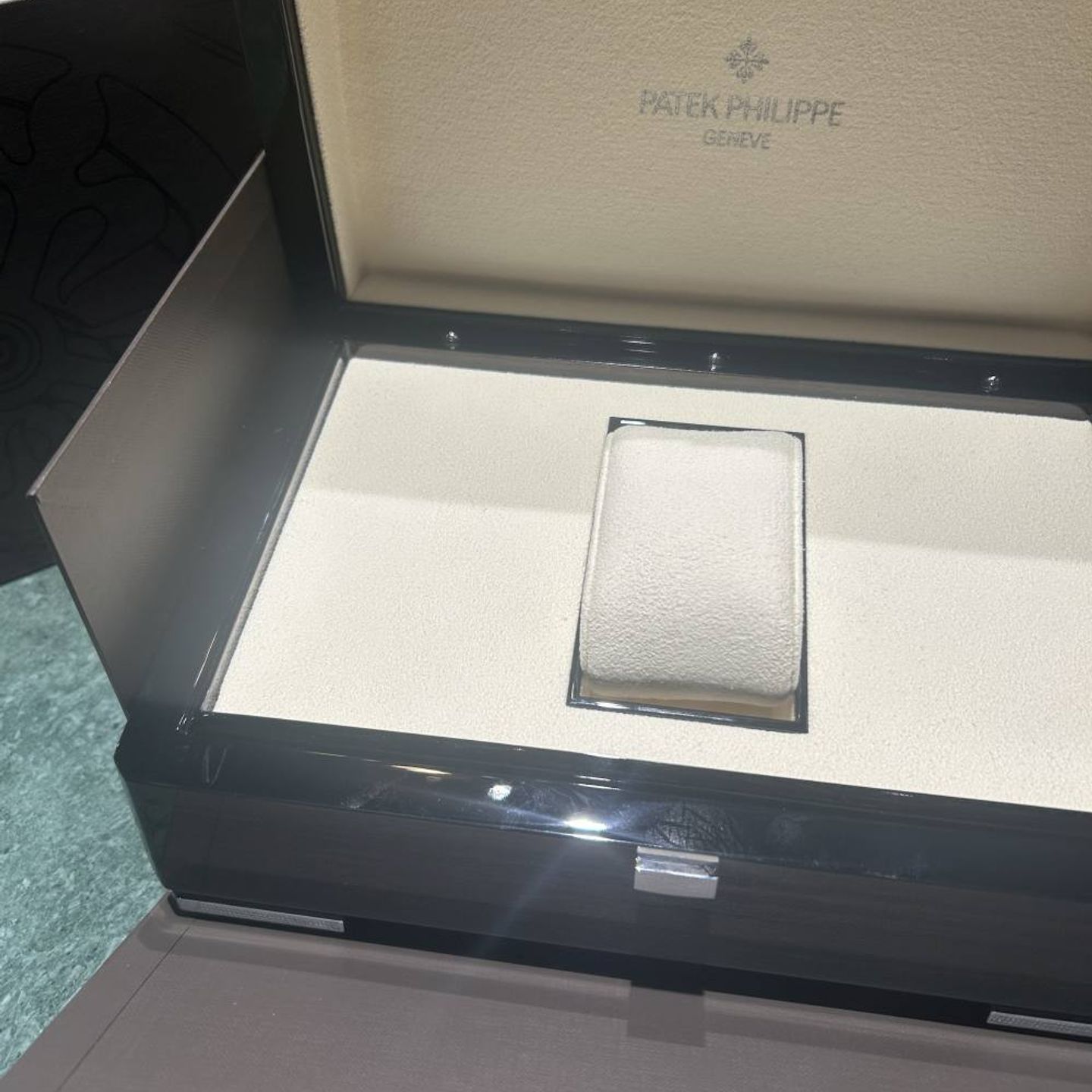 Patek Philippe Calatrava 7234G-001 (2022) - Blue dial 38 mm White Gold case (7/7)