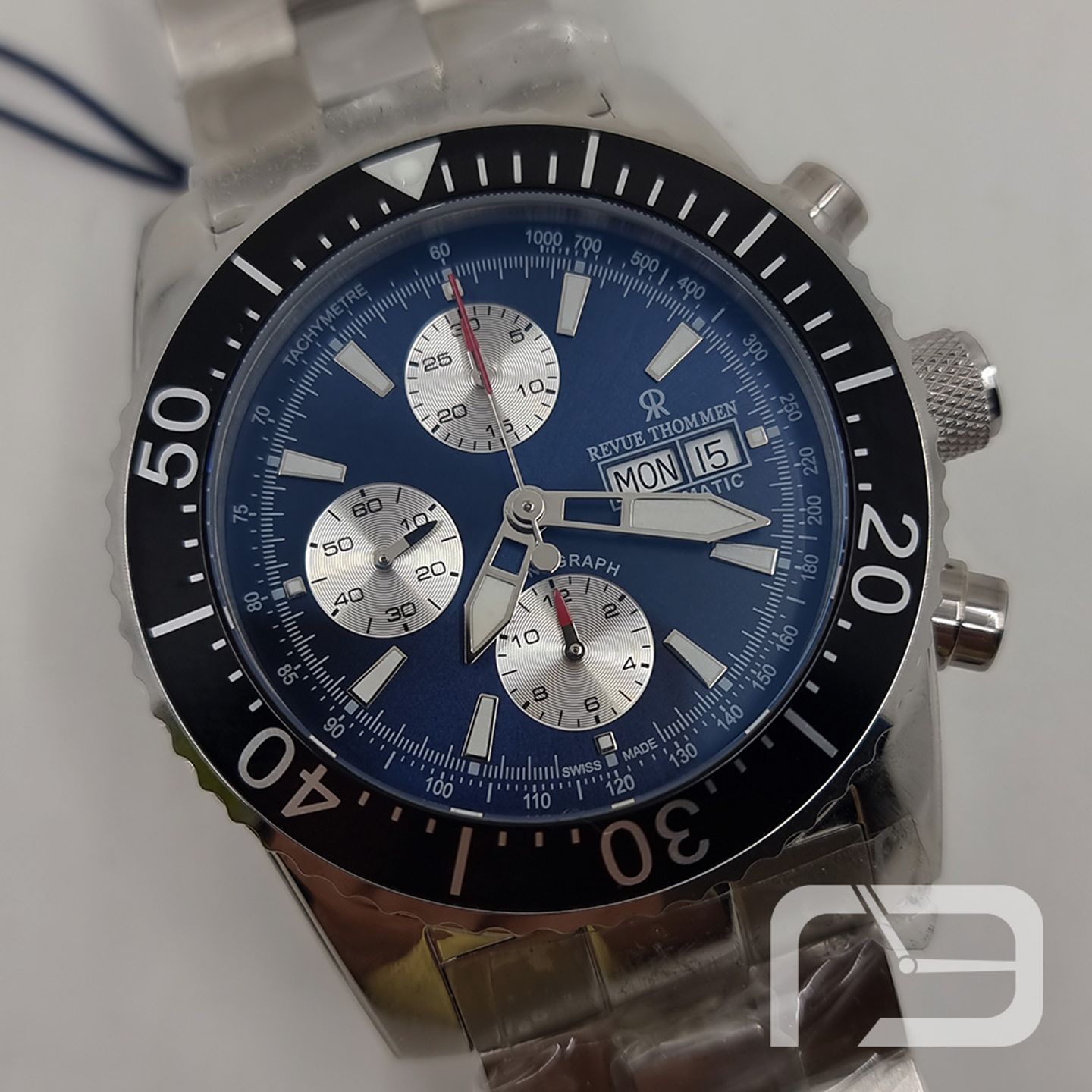 Revue Thommen Diver's Day-Date Chronograph 17030.6125 - (2/8)