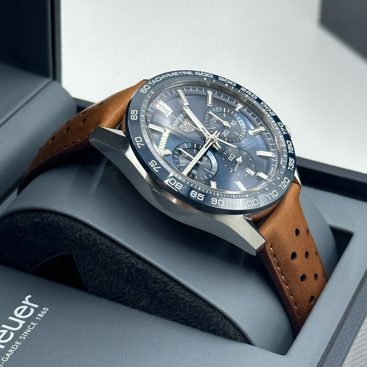 TAG Heuer Carrera CBN2A1A.FC6537 (2024) - Blauw wijzerplaat 44mm Staal (7/8)