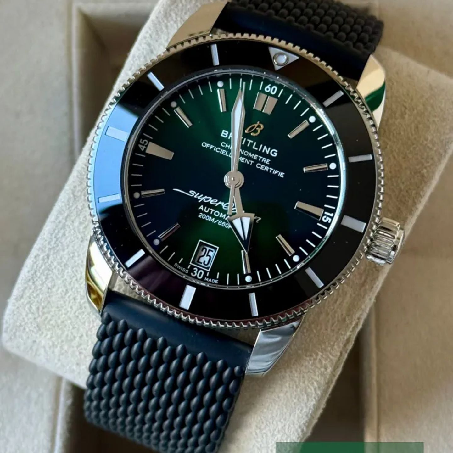 Breitling Superocean Heritage II 42 AB2010121L1S1 (2023) - Green dial 42 mm Steel case (3/7)