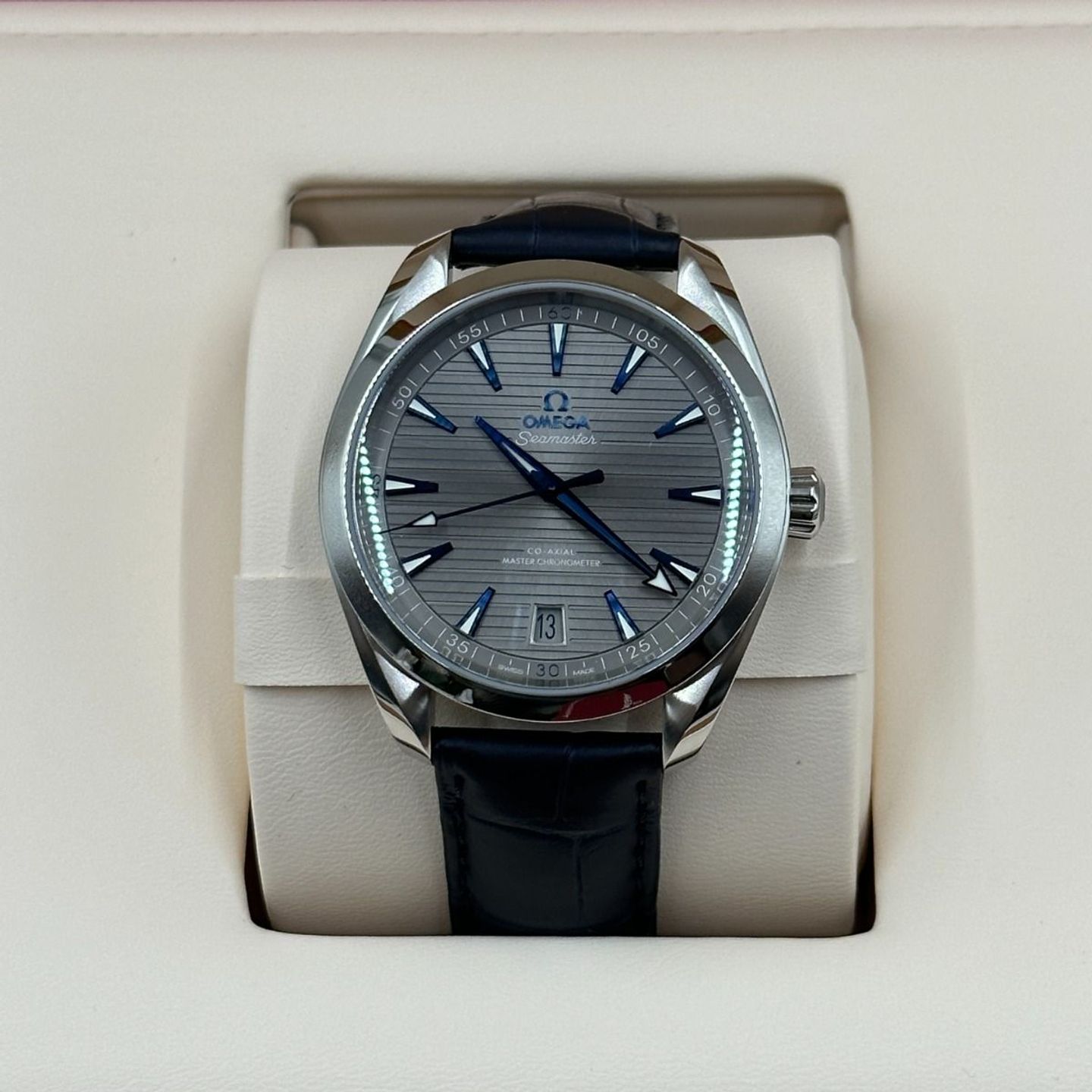 Omega Seamaster Aqua Terra 220.13.41.21.06.001 (2023) - Grey dial 41 mm Steel case (5/8)